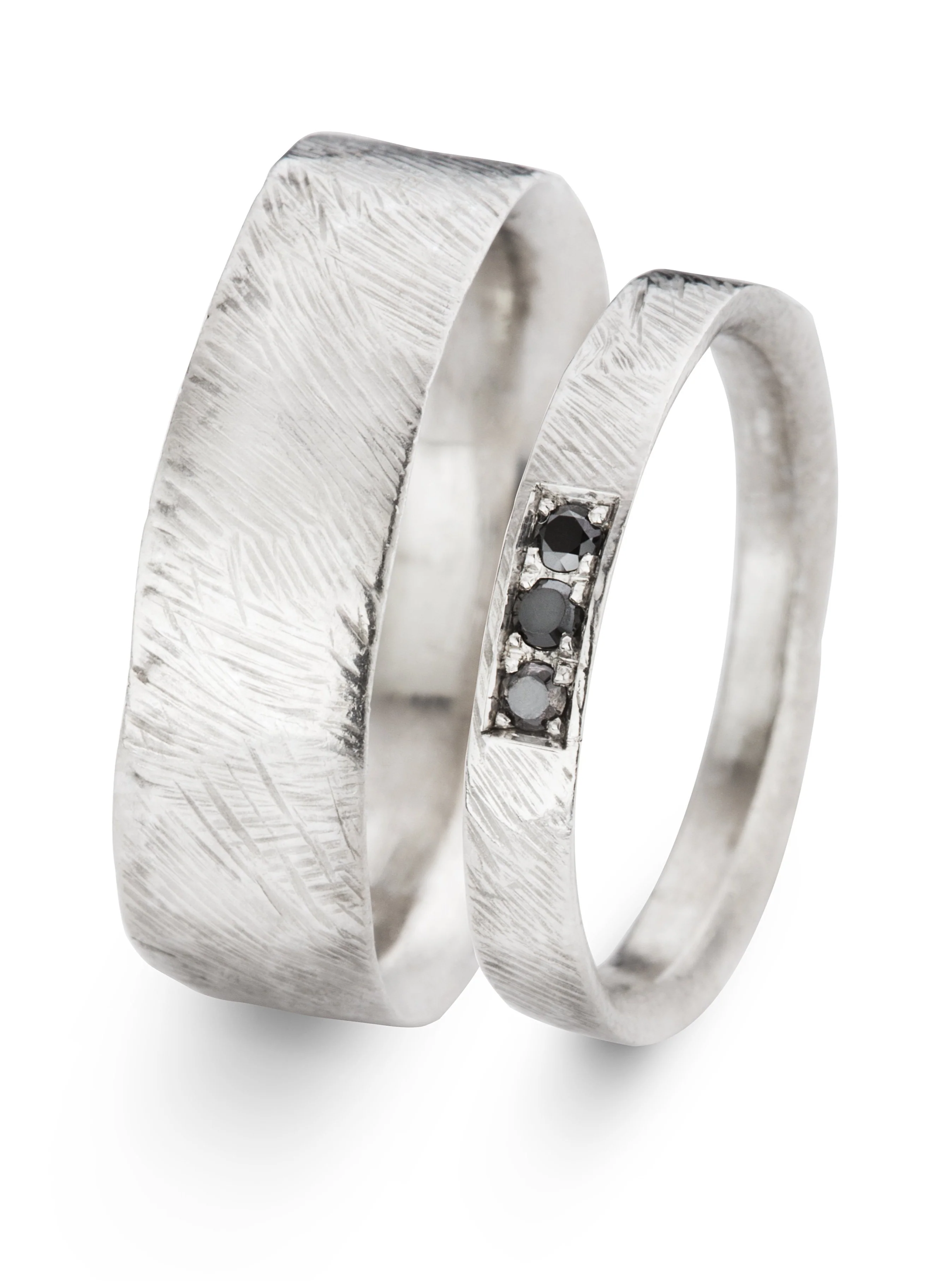 Trouwringen in 18k wit goud met zwarte diamant: Caesar en Cleopatra