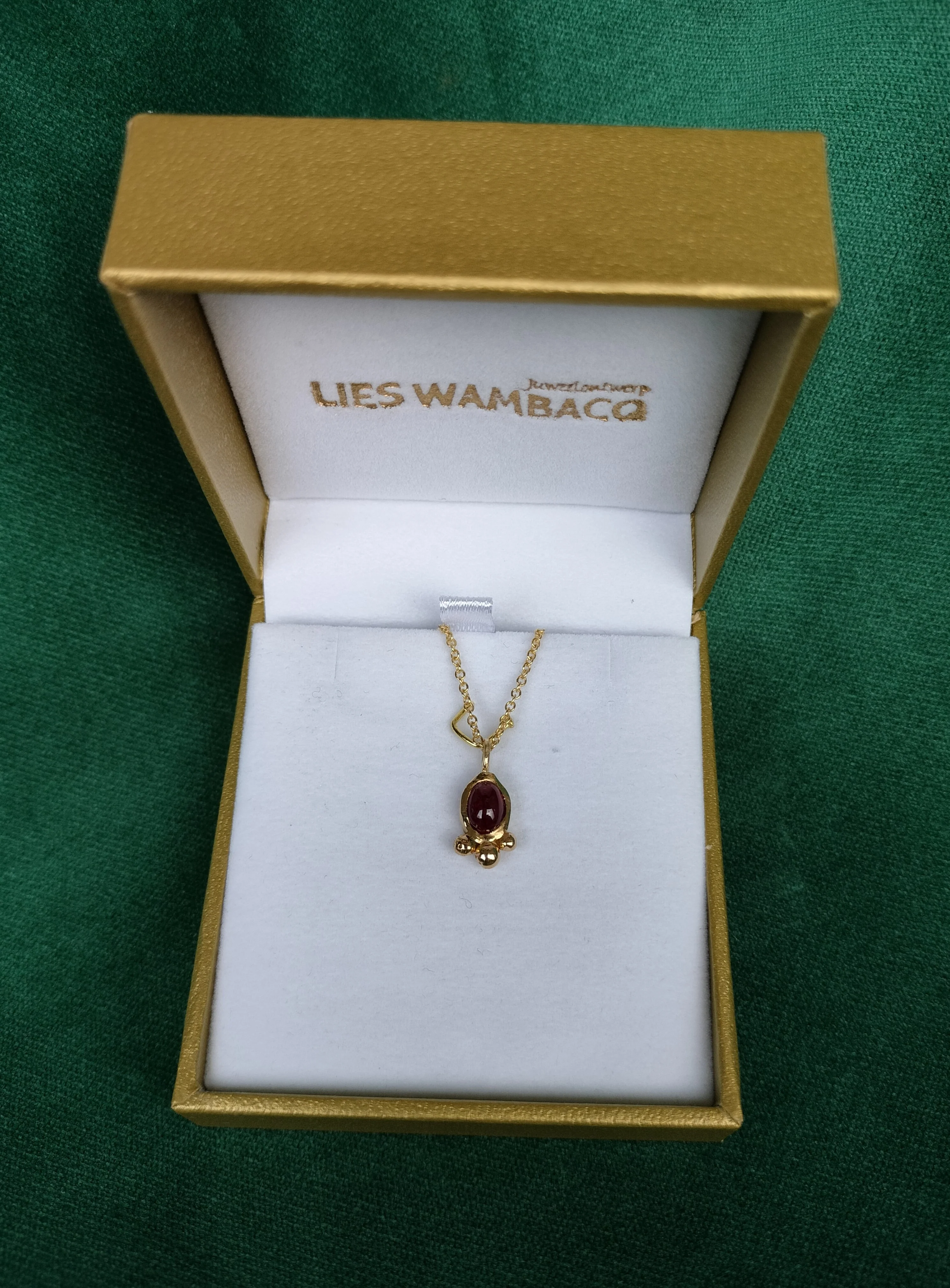 Hanger in 18K geel goud met Robijn - Mirella