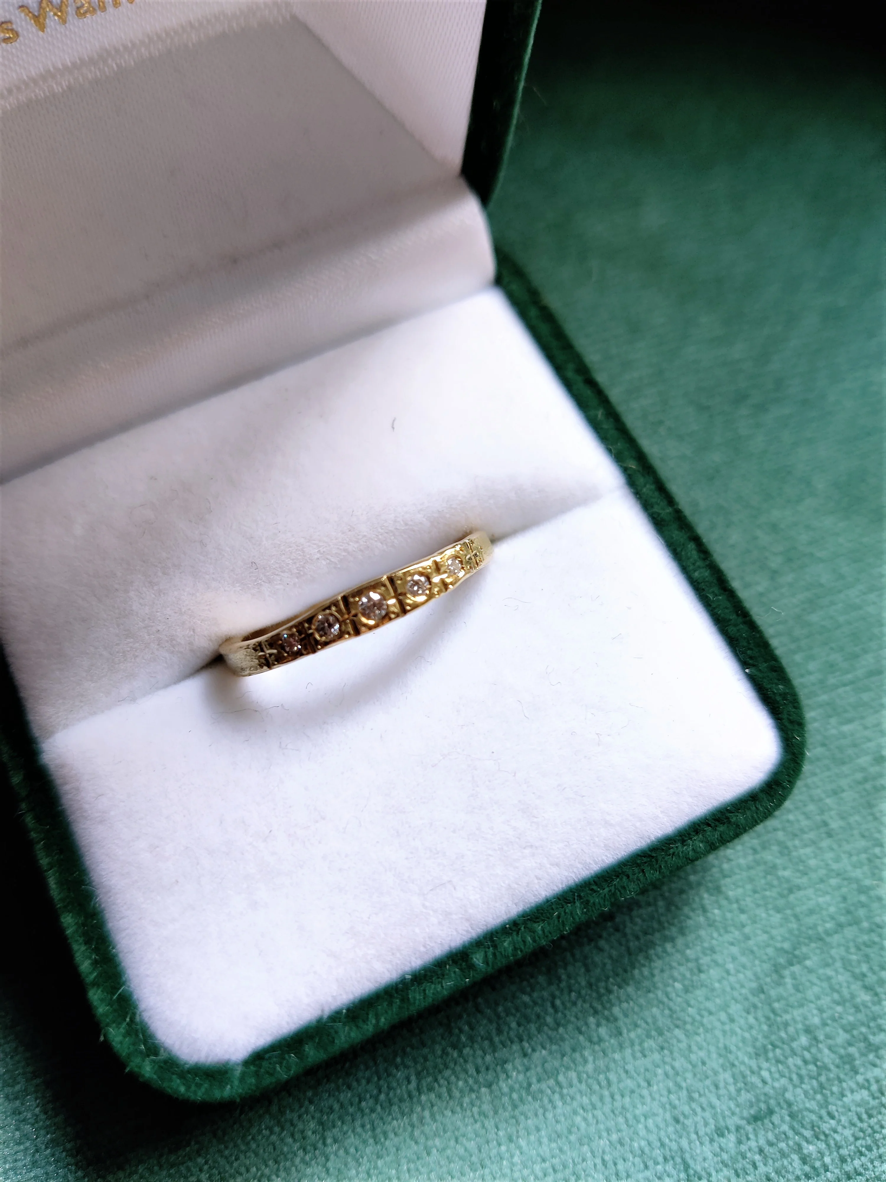 Ring in 18k geel goud met witte diamanten - Frida