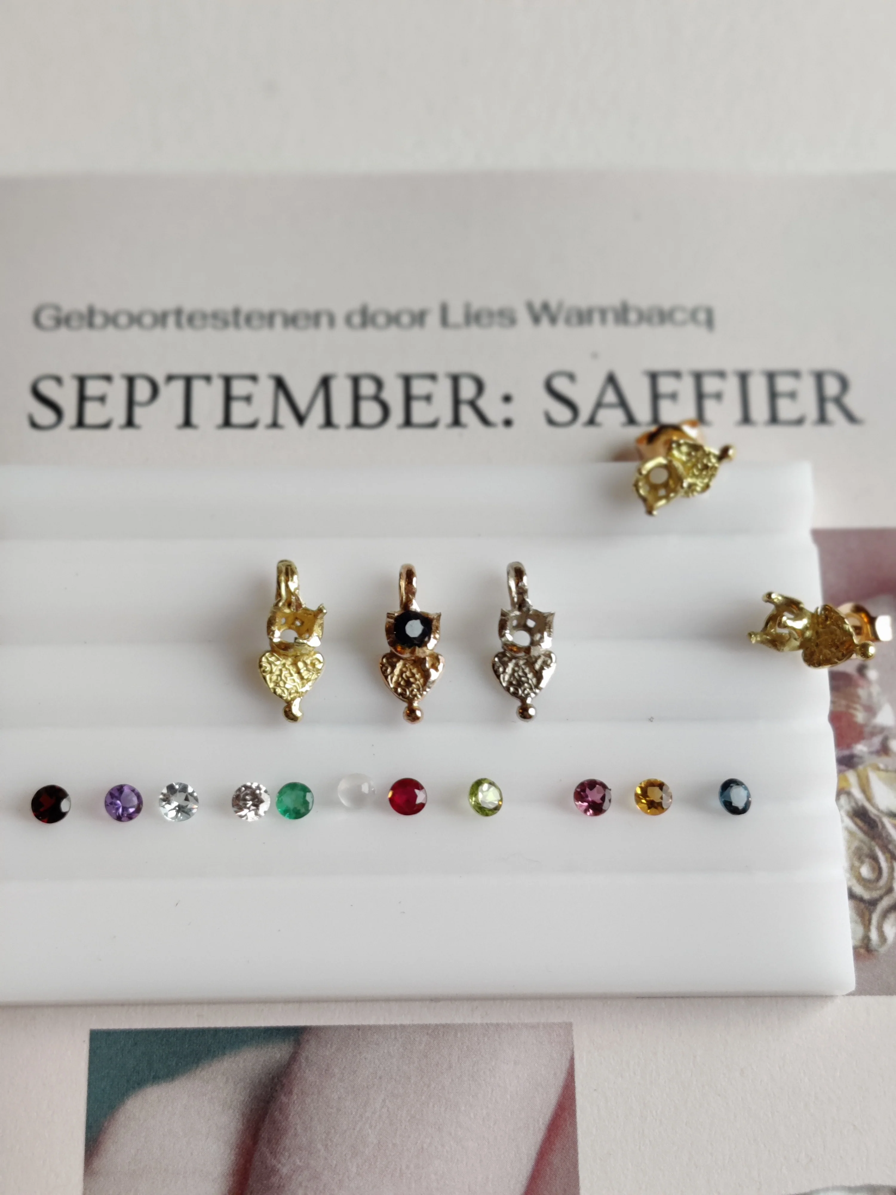 Oorbel in 18k geel goud met geboortesteen - Love (alle maanden)