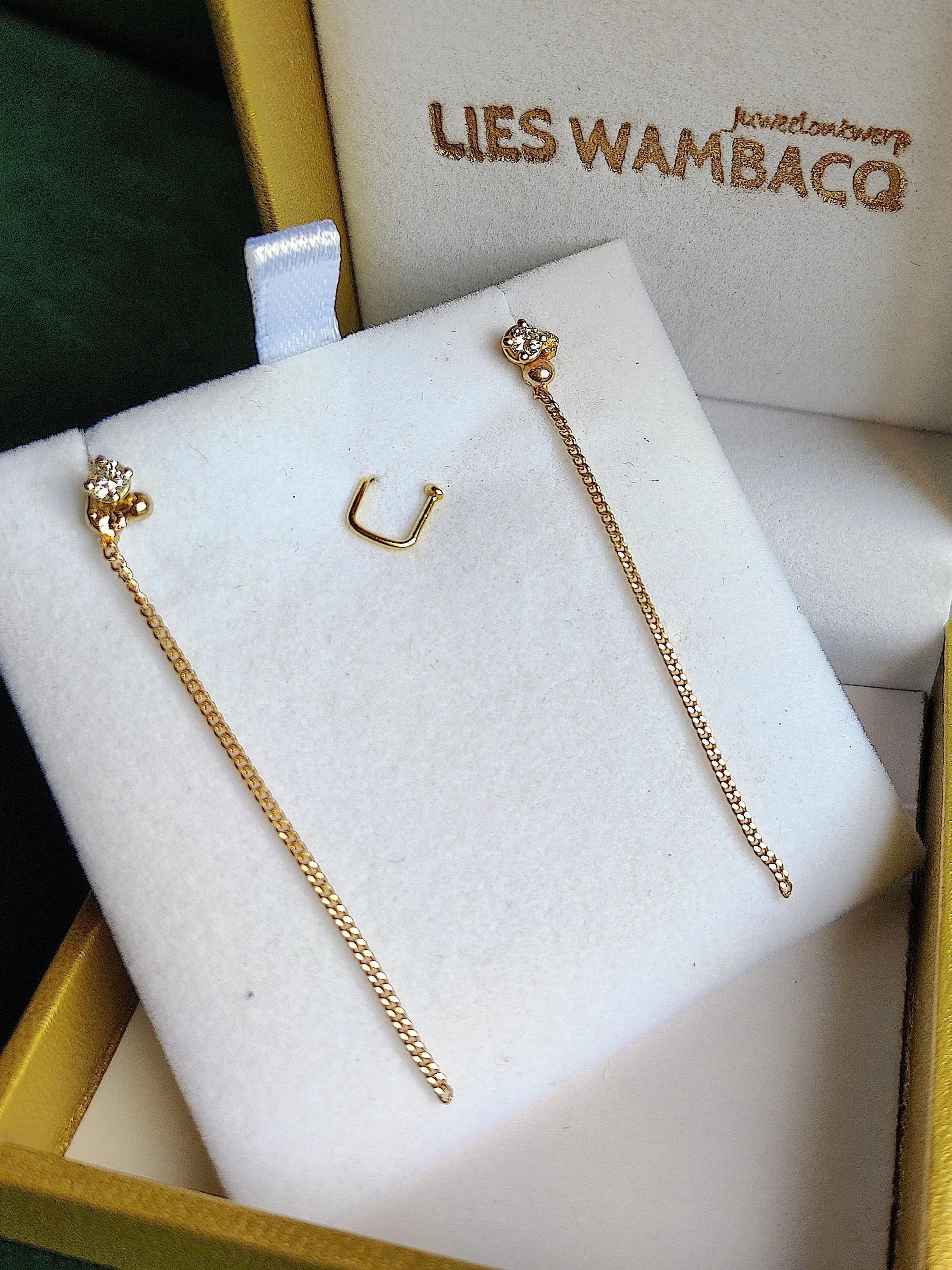 Oorsteker met ketting in 18k geel goud met diamant: Kate