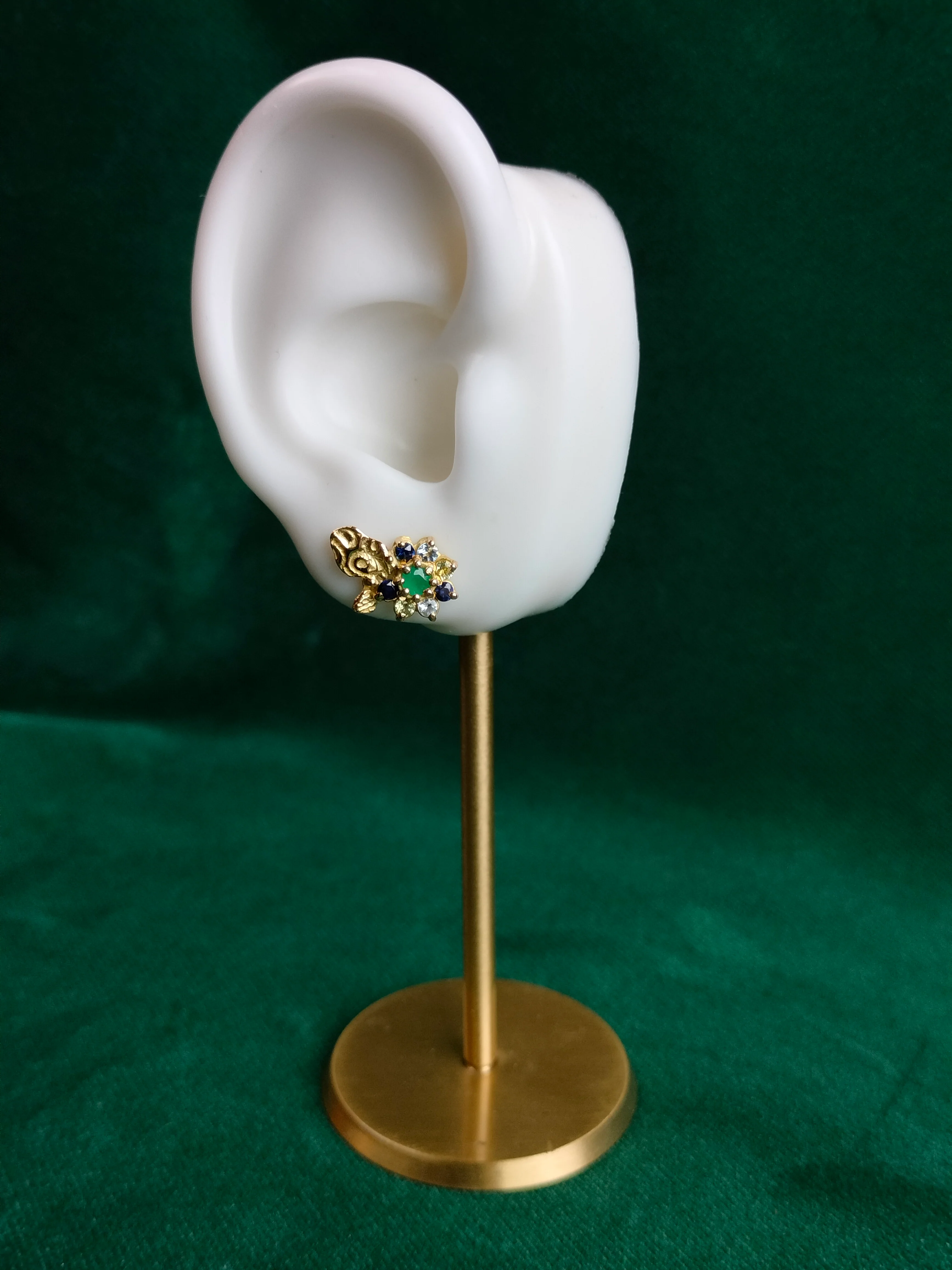 Oorbellen in 18k geel goud met smaragd, aqua, saffier en peridoot: Liene