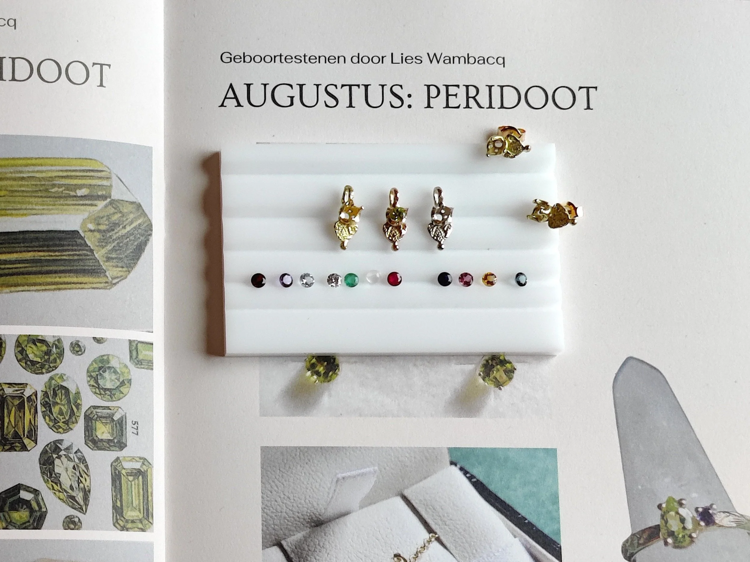 Oorbel in 18k geel goud met geboortesteen - Love (alle maanden)