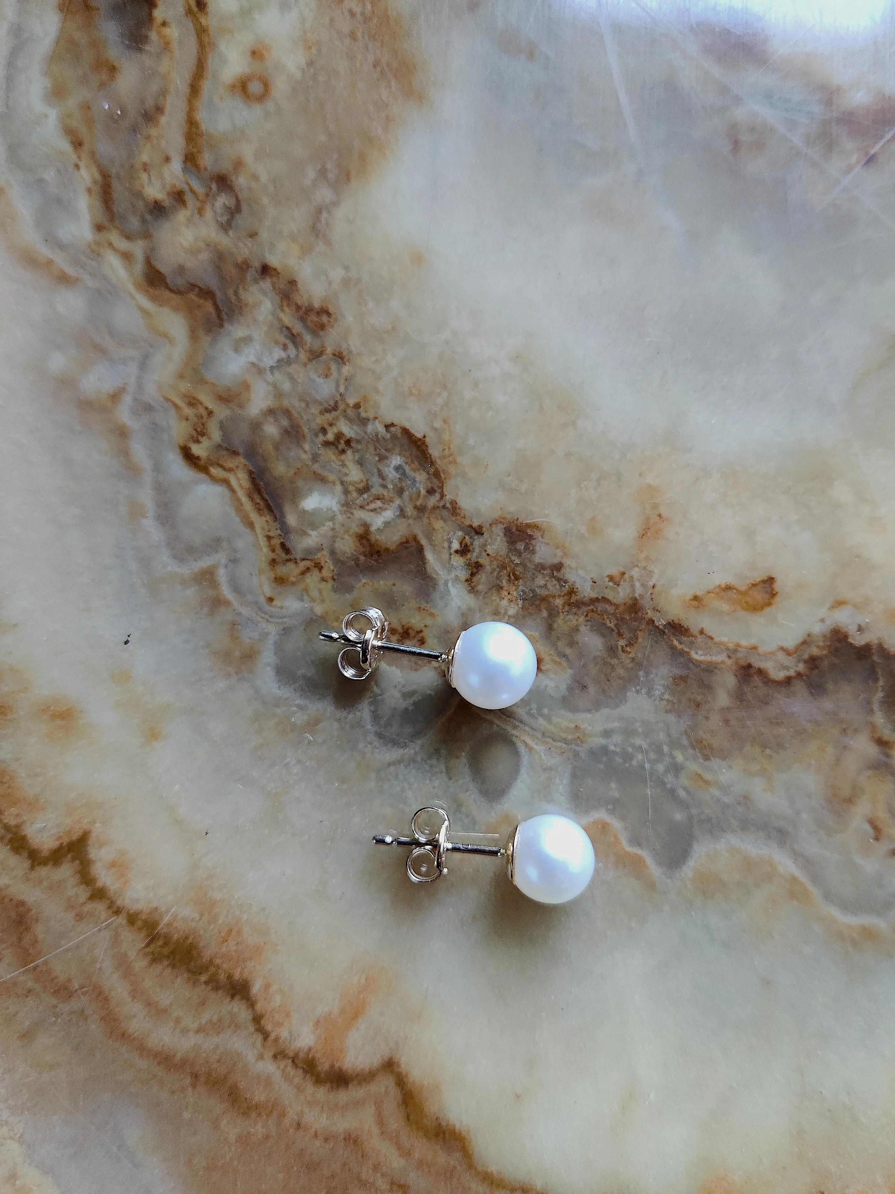 Oorbel in 14k geel goud met zoetwaterparel 6-6,5mm : Ravi 2