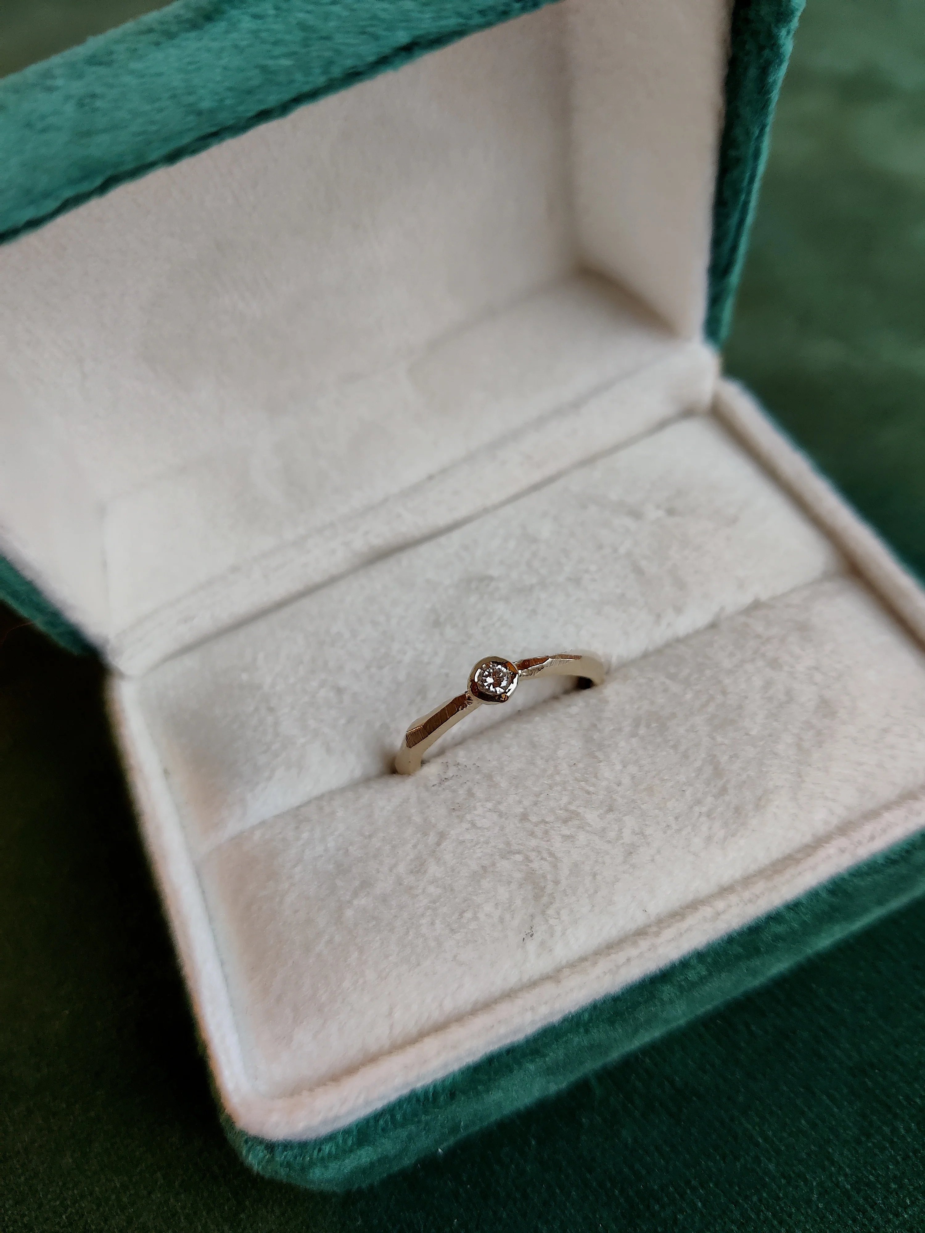 Ring in 18k wit goud met diamant: Gabrielle