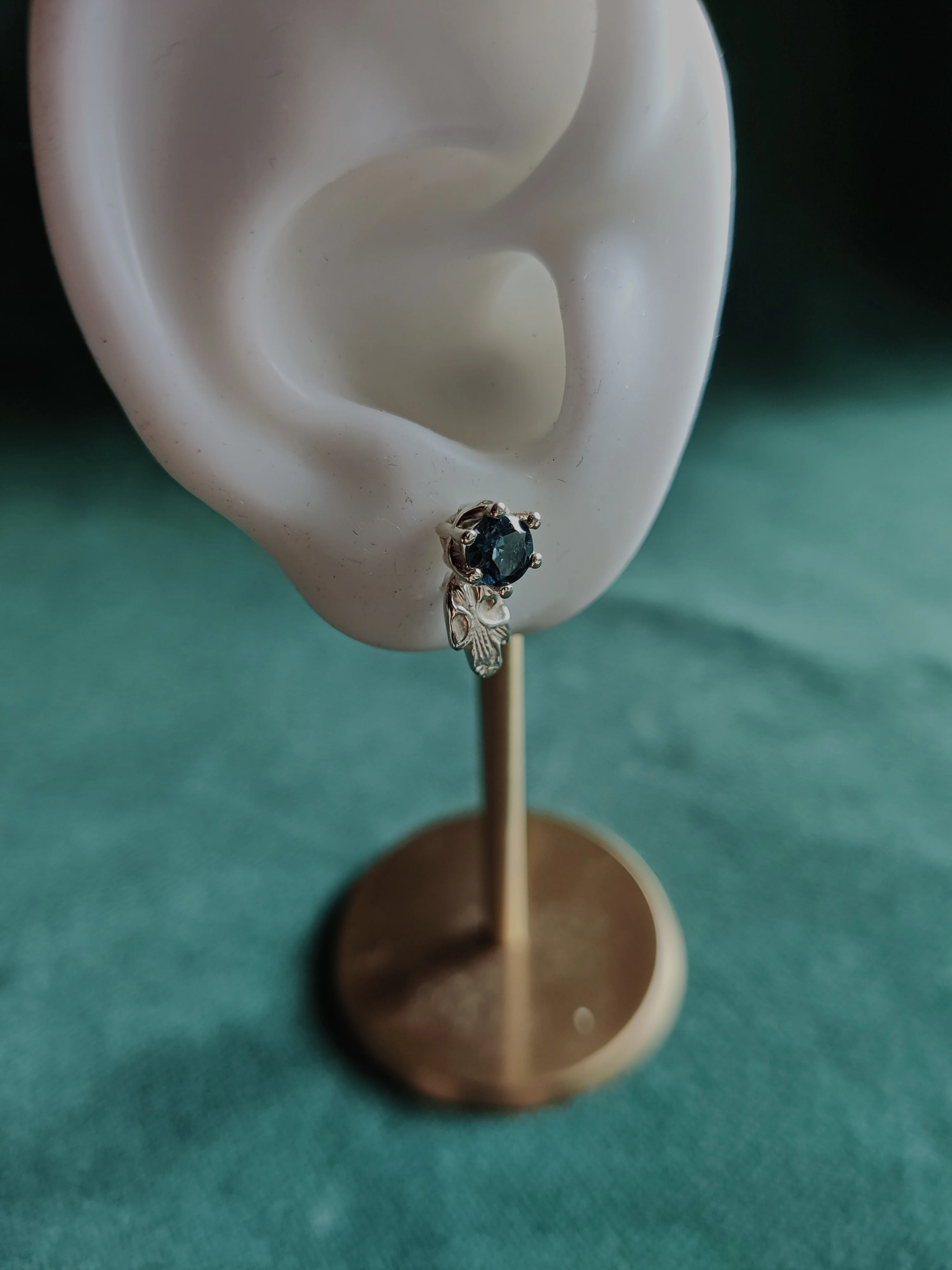 Oorbel in zilver met blauwe topaas : Hasse