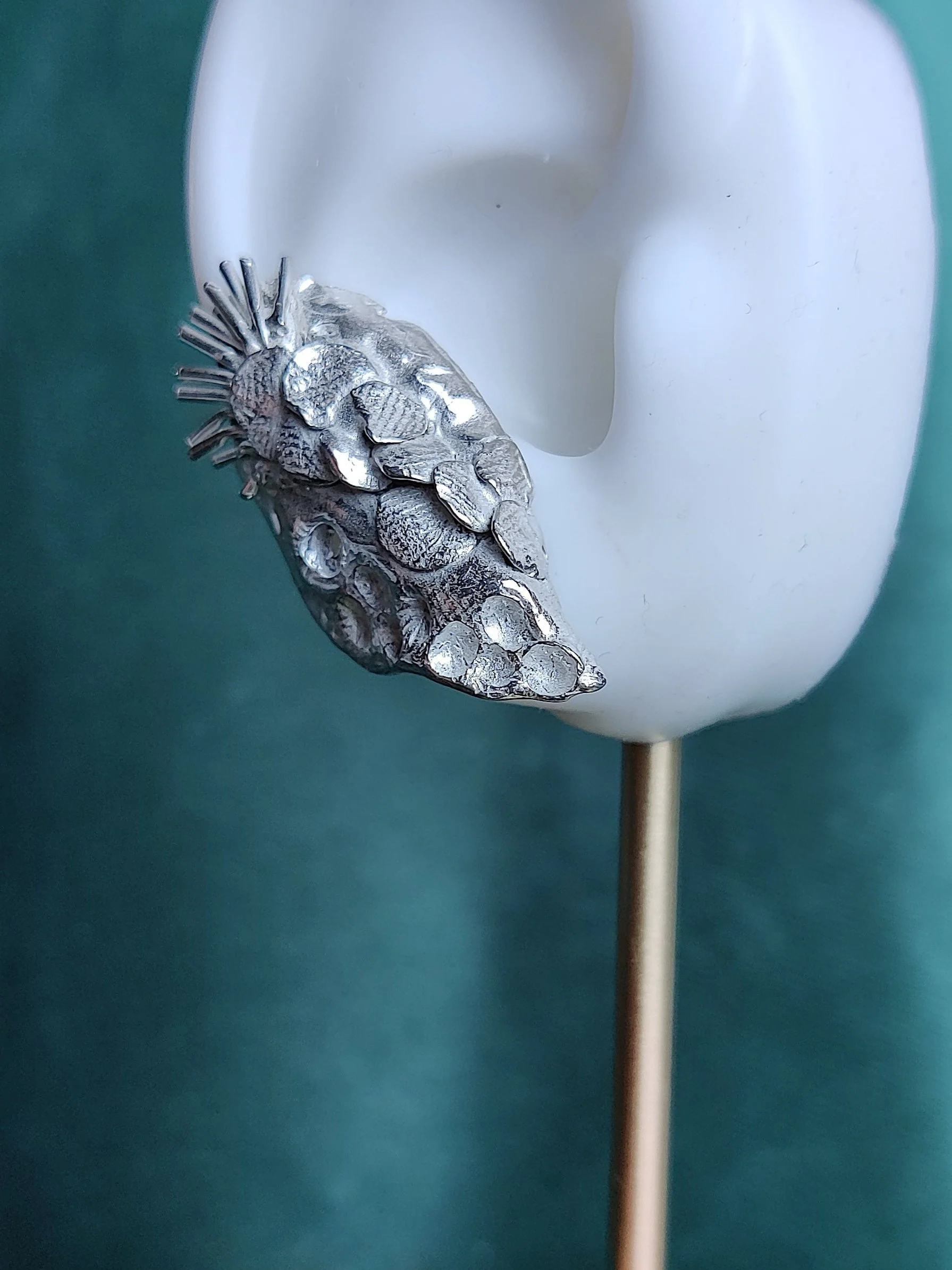 Oorbellen in het zilver met organische vorm: Odette