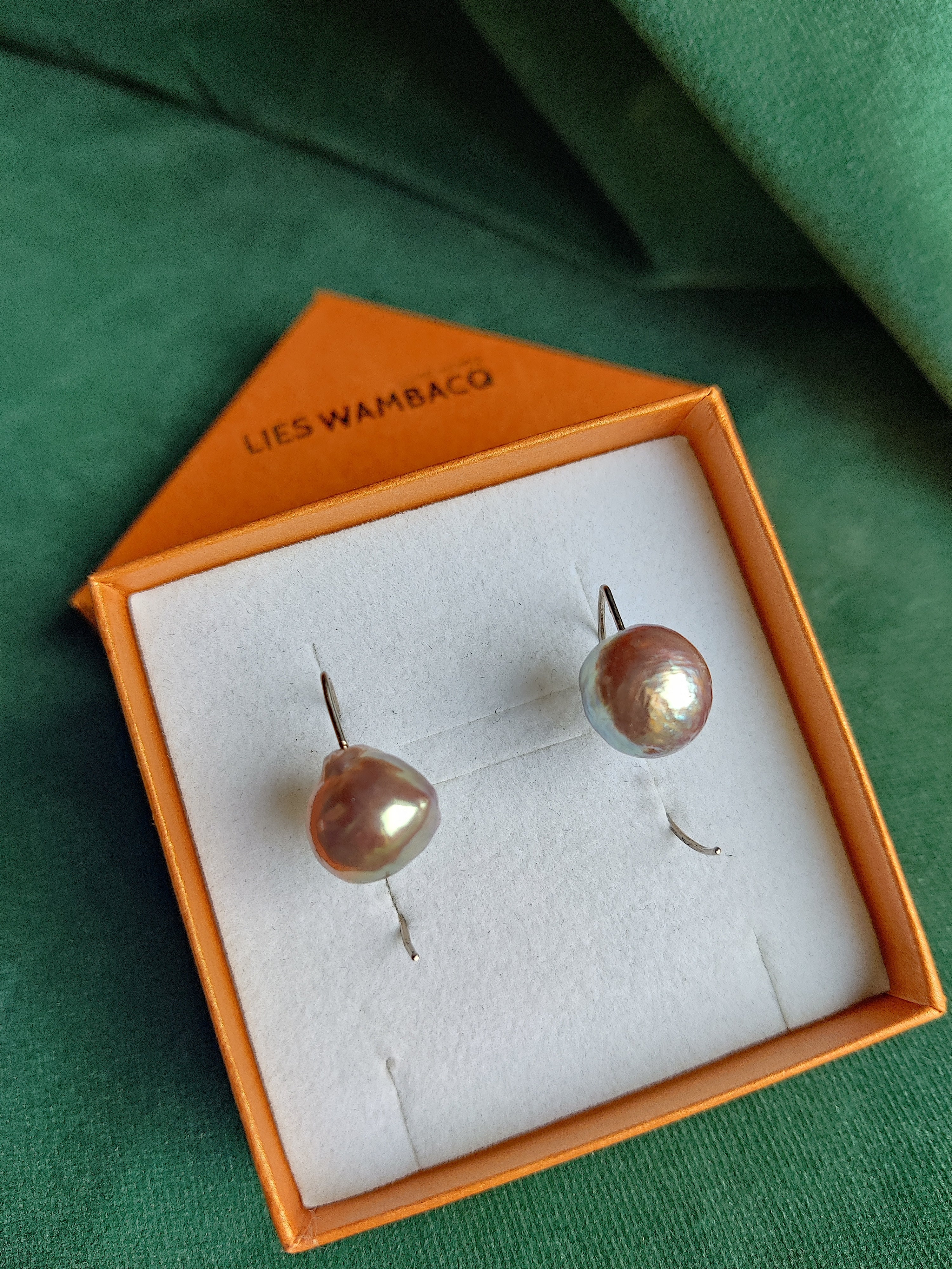 Oorbel in 18K wit goud met parel: Pink