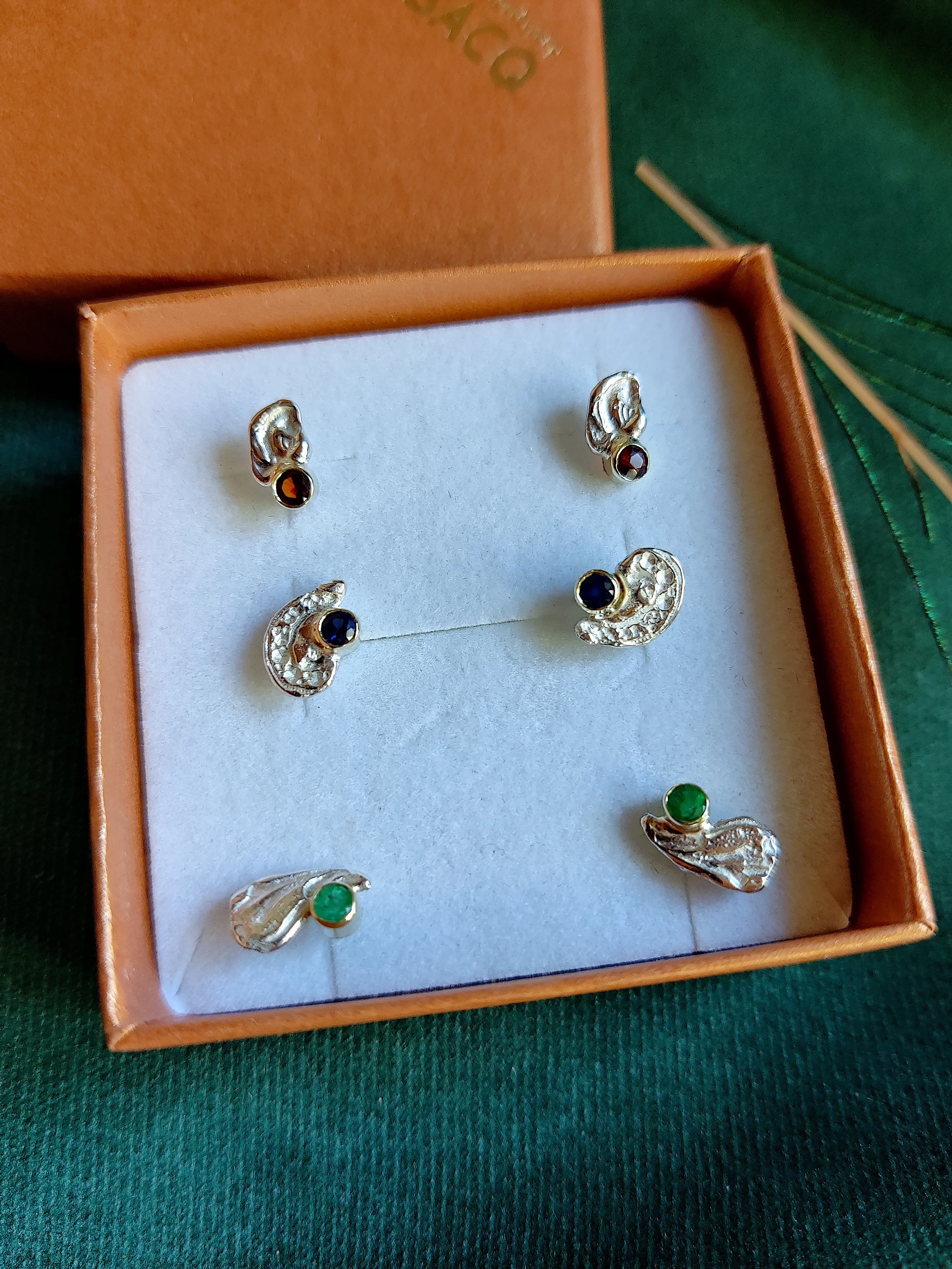 Oorbel in zilver en 14k geel goud met smaragd : Amelia