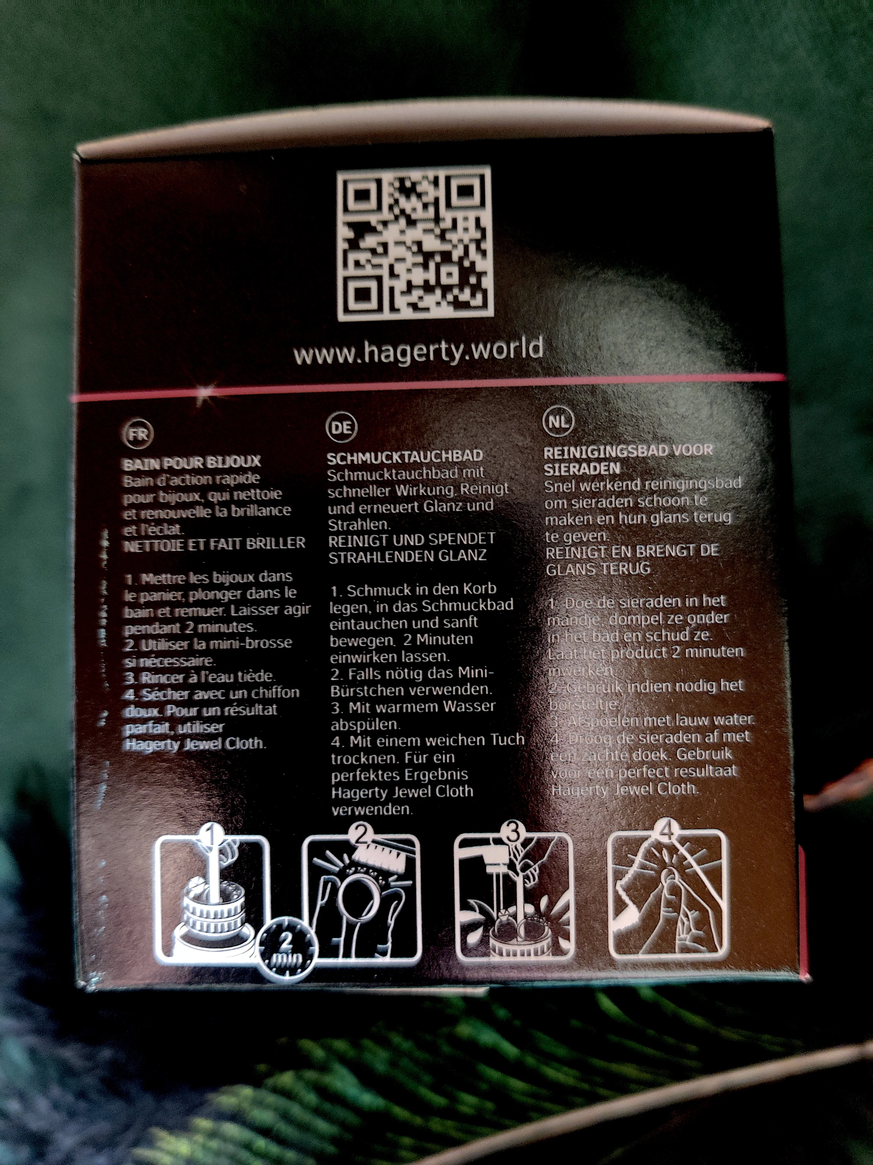 Poetsproduct voor gouden juwelen met edelstenen