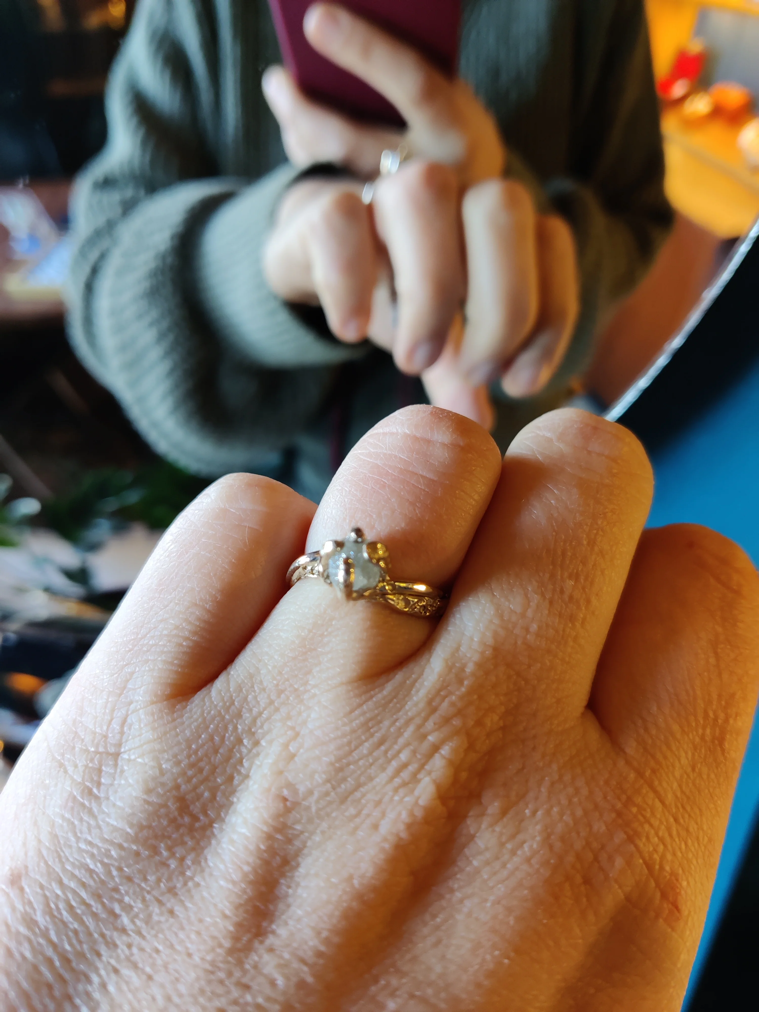 Ring in 18K champagne wit gouden met ruwe diamant: Kubus