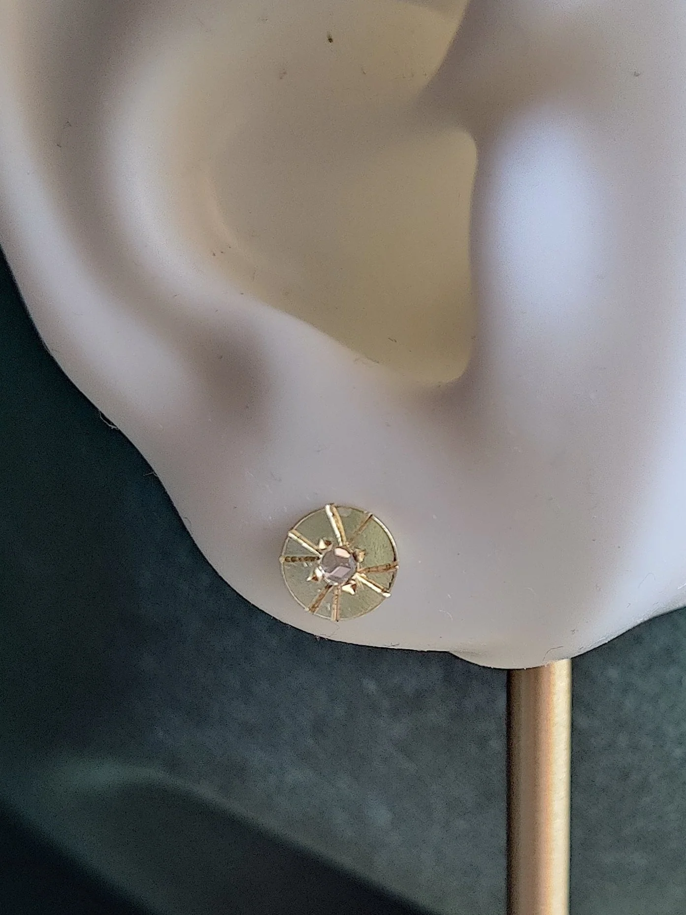Oorbellen 14k geelgoud met diamant: Elina