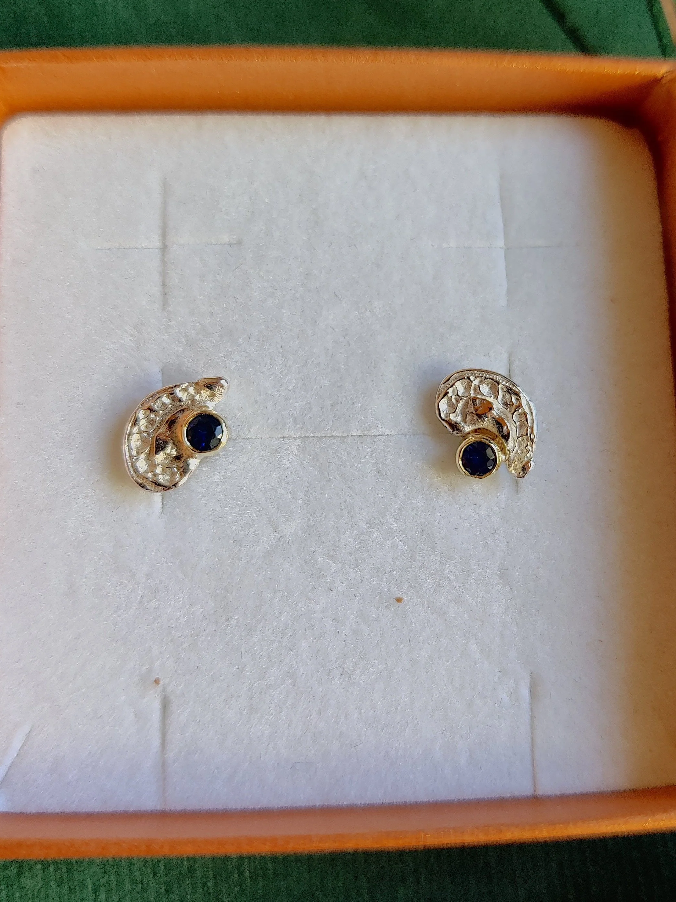 Oorbellen in zilver en 14k geel goud met saffier : Amelia