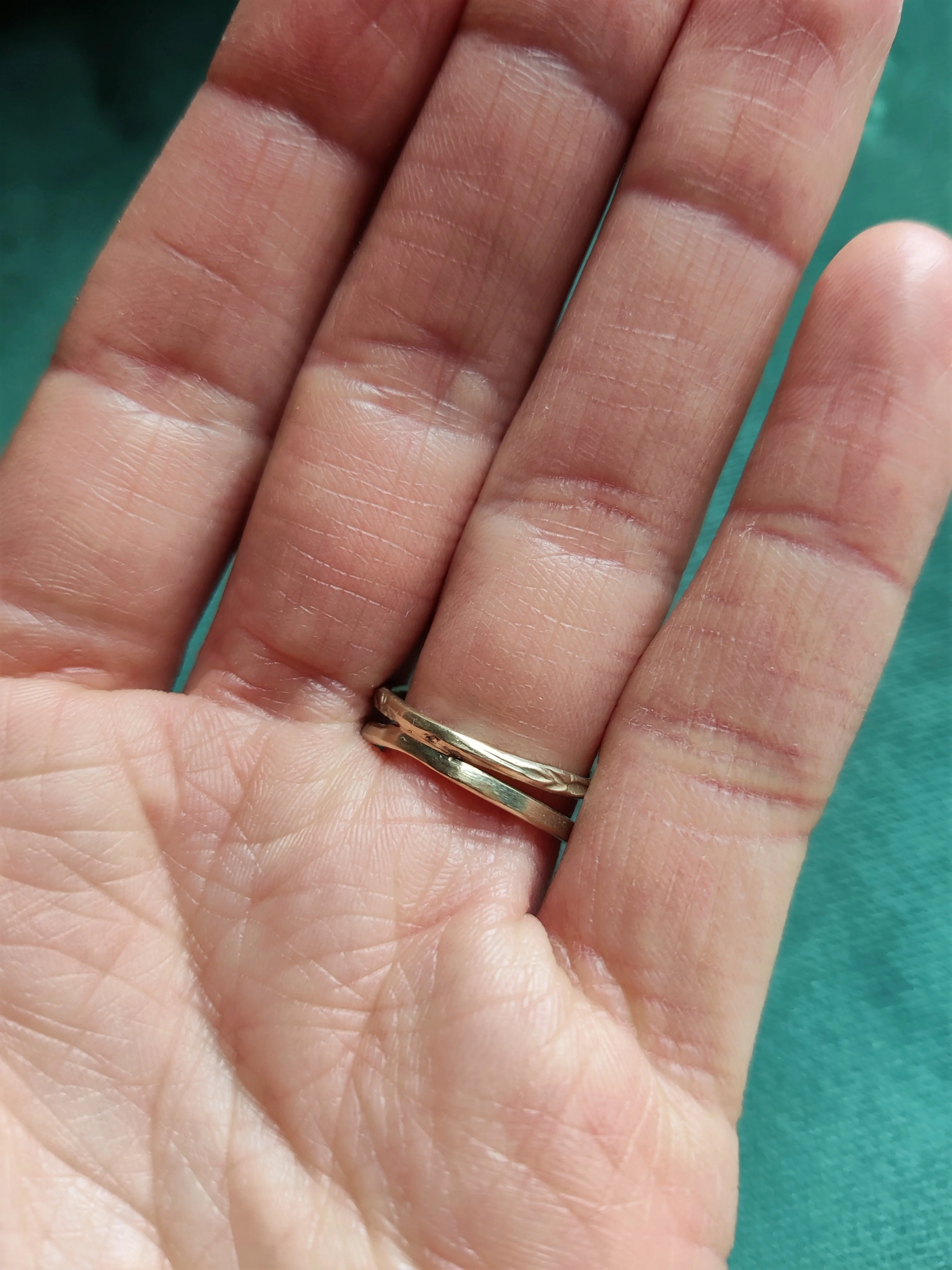 Ring in 14K geel goud met groene saffiertjes - Oona