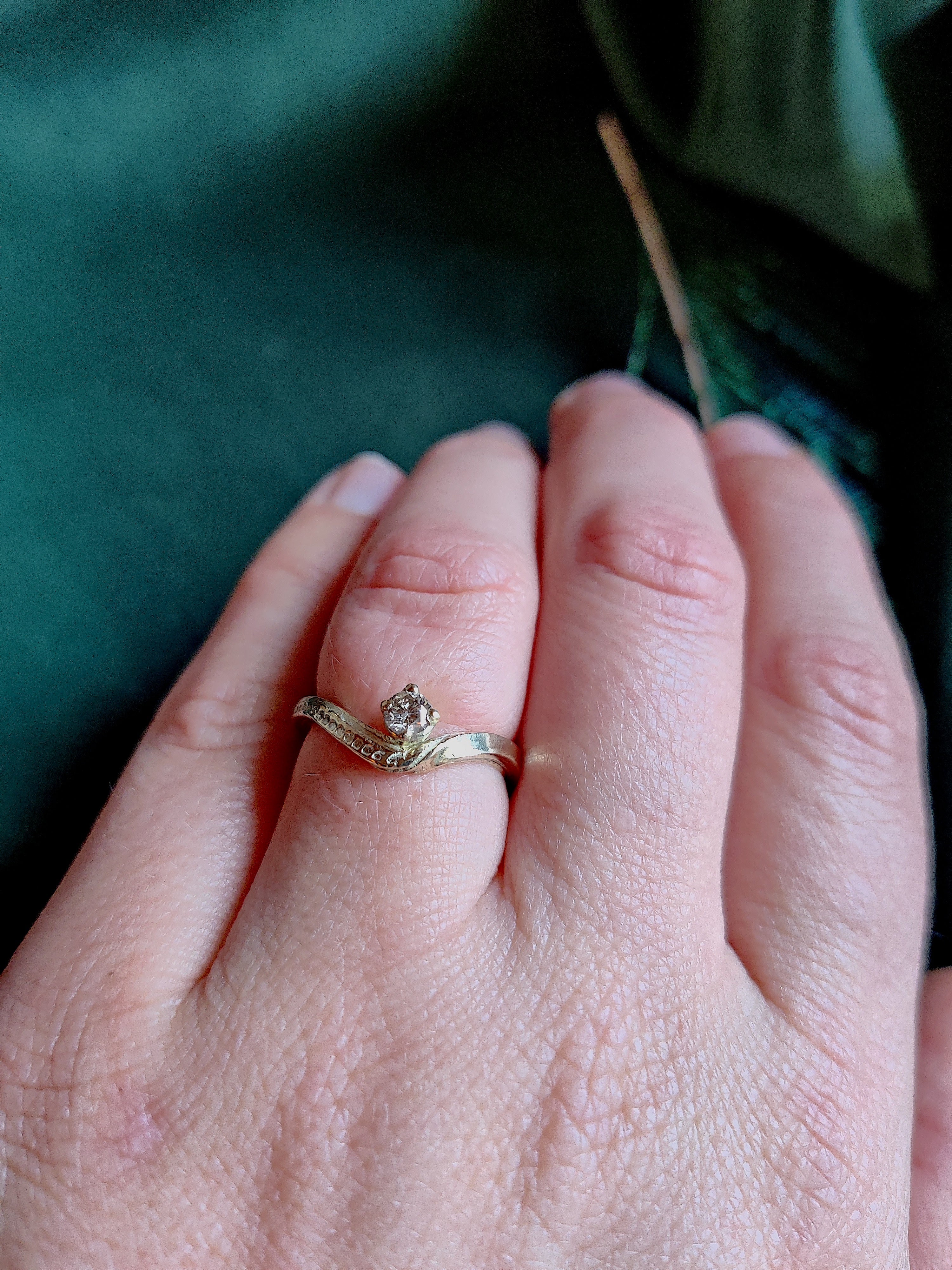 Ring in 14k geel goud met bruine diamant: Saura