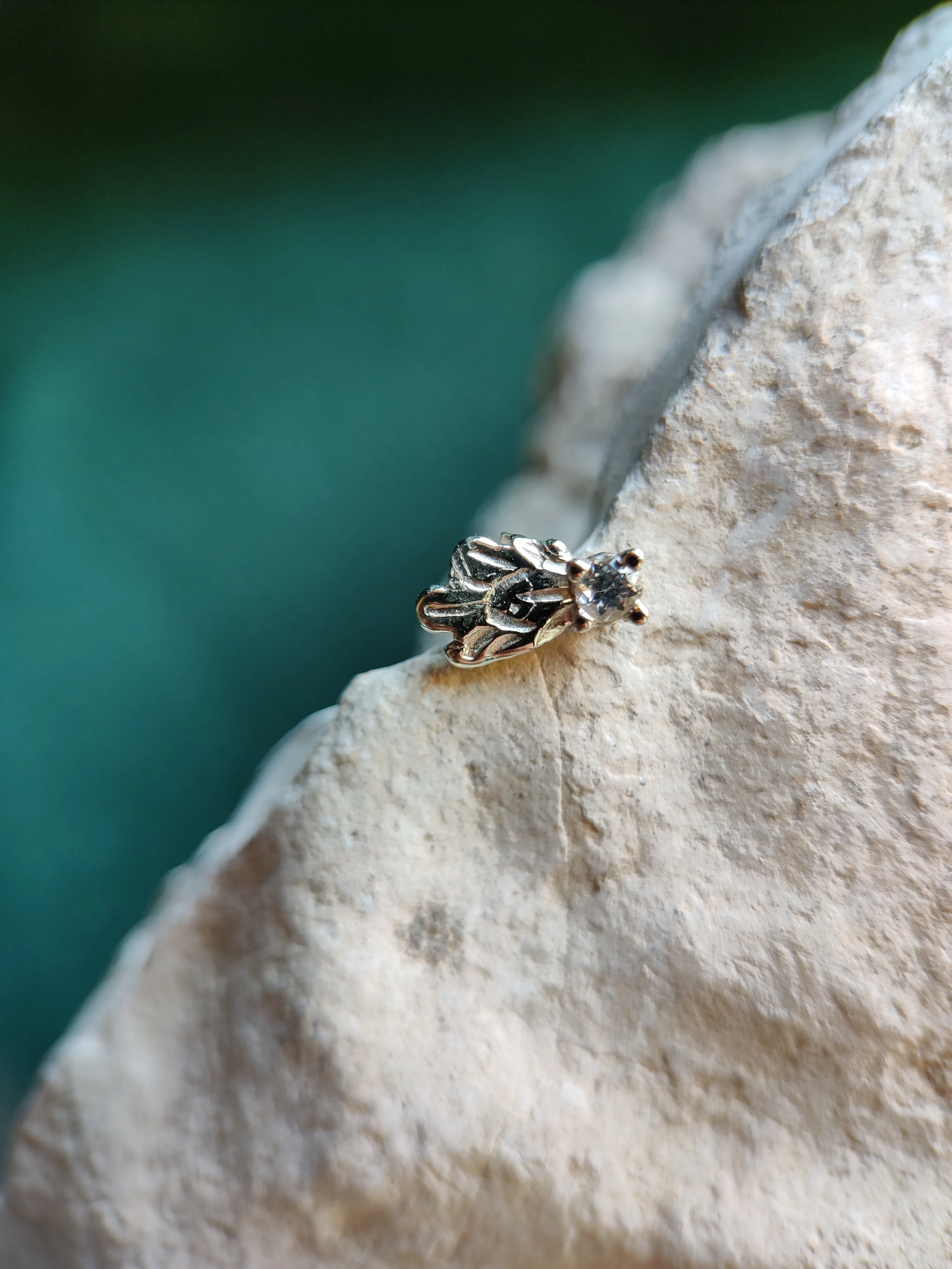 Losse oorbel of neuspiercing in 18k wit goud met morganiet: Robine