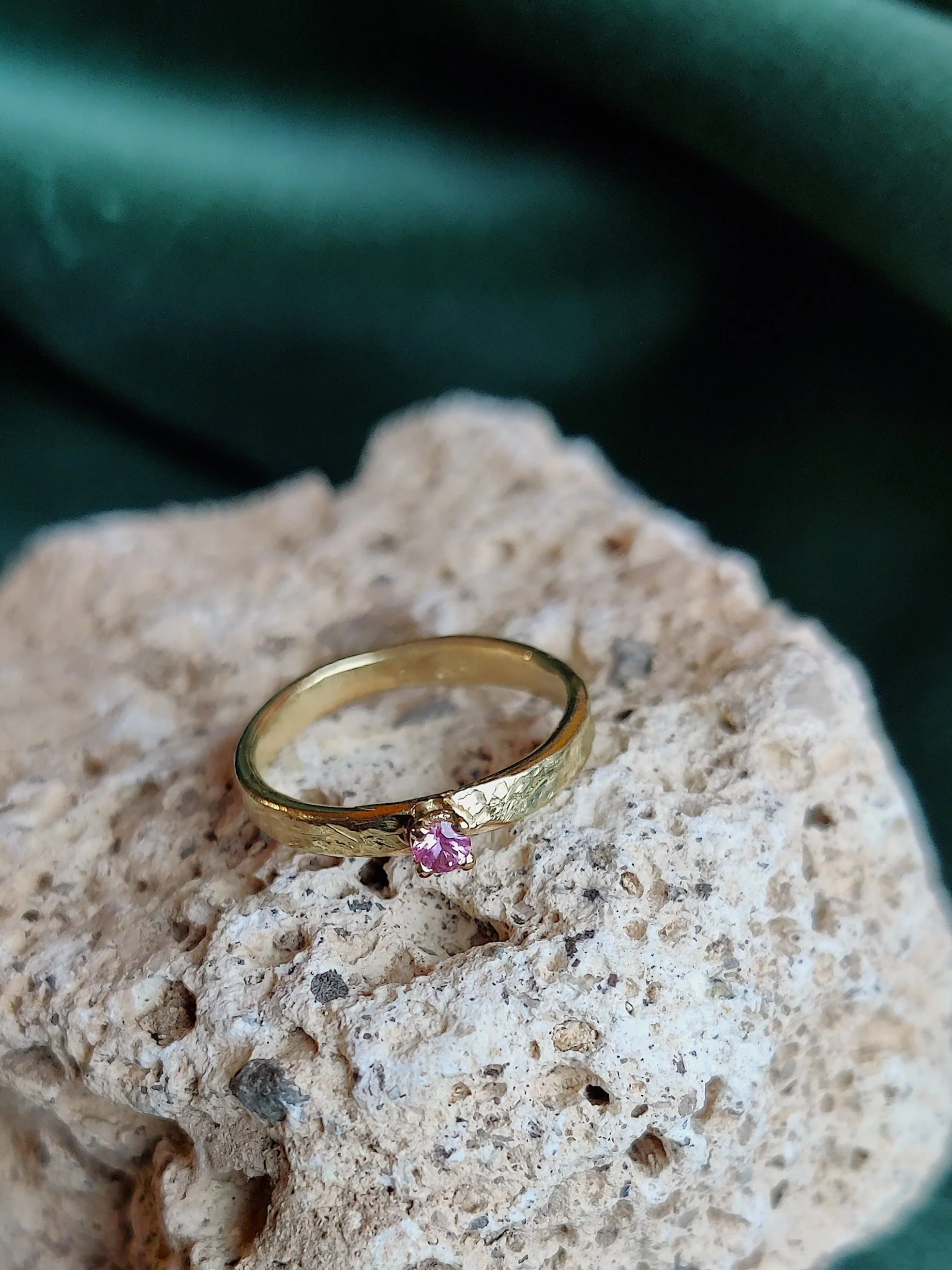 Ring in 18k geel goud met saffier - Brigitte