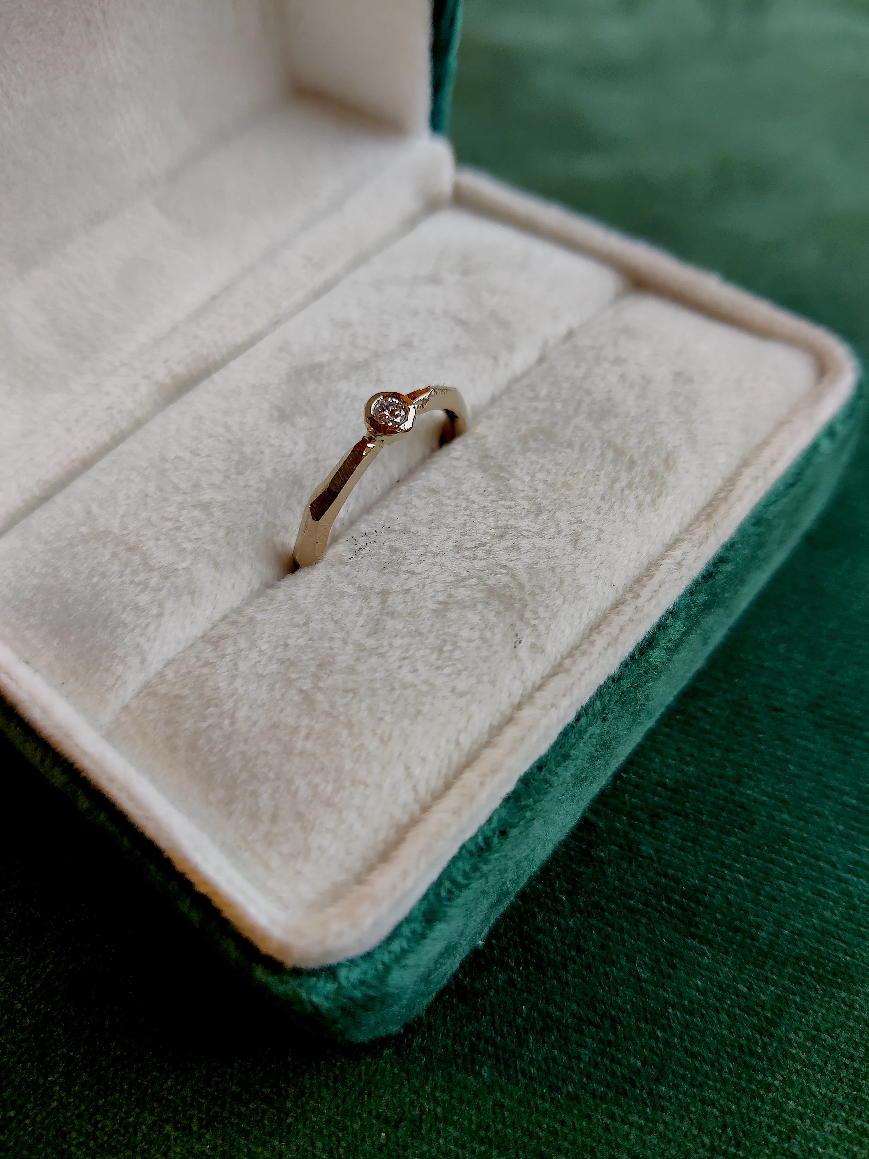 Ring in 18k wit goud met diamant: Gabrielle