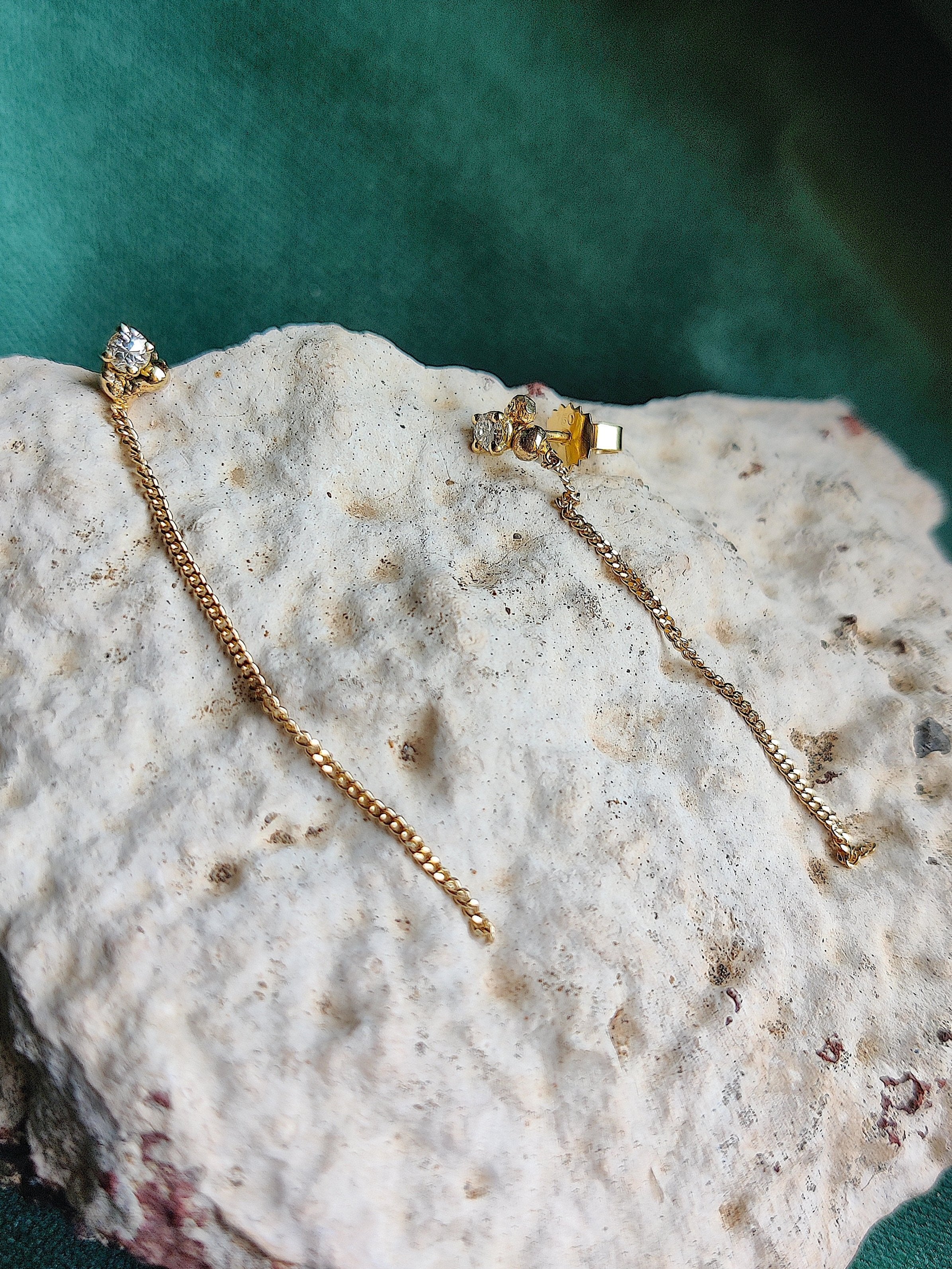 Oorsteker met ketting in 18k geel goud met diamant: Kate