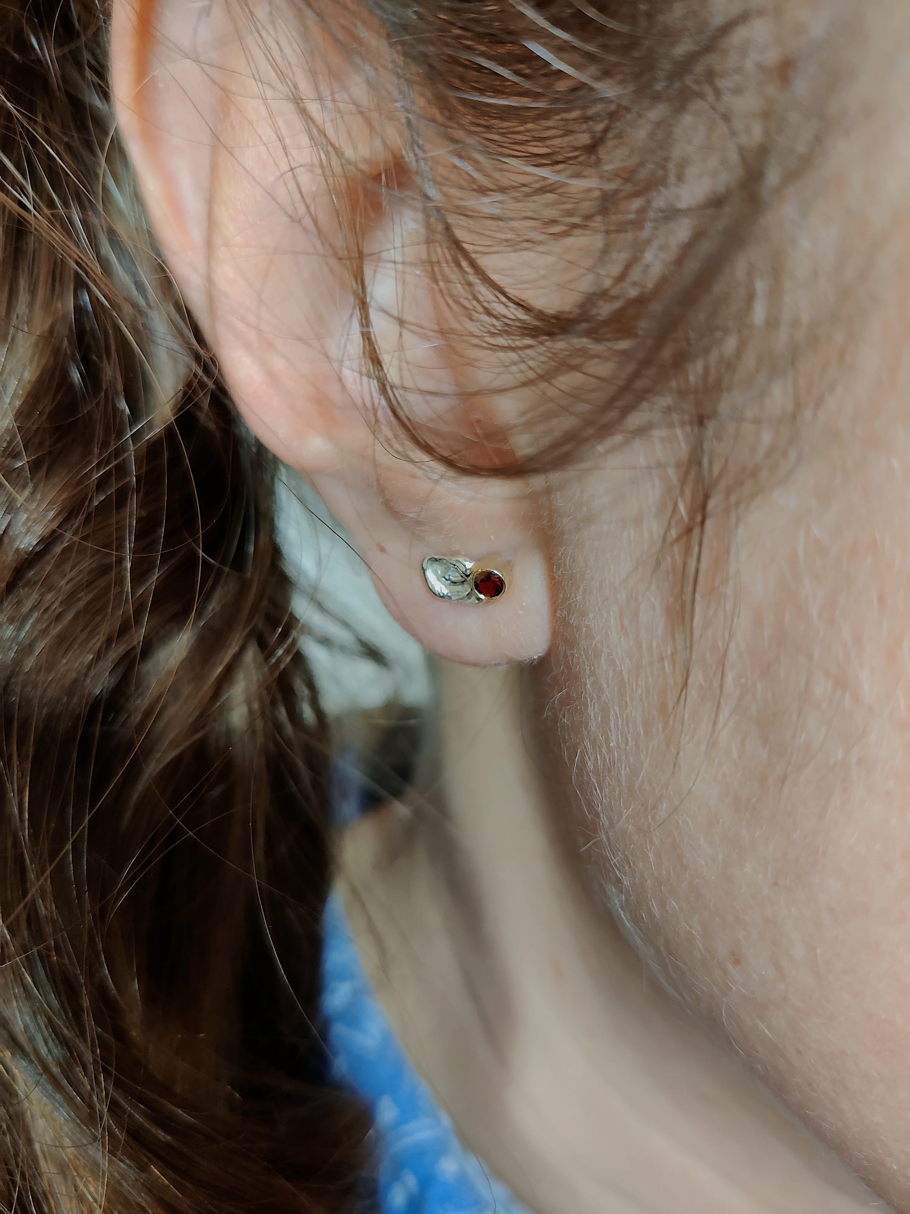 Oorbel in zilver en 14k geel goud met granaat : Amelia