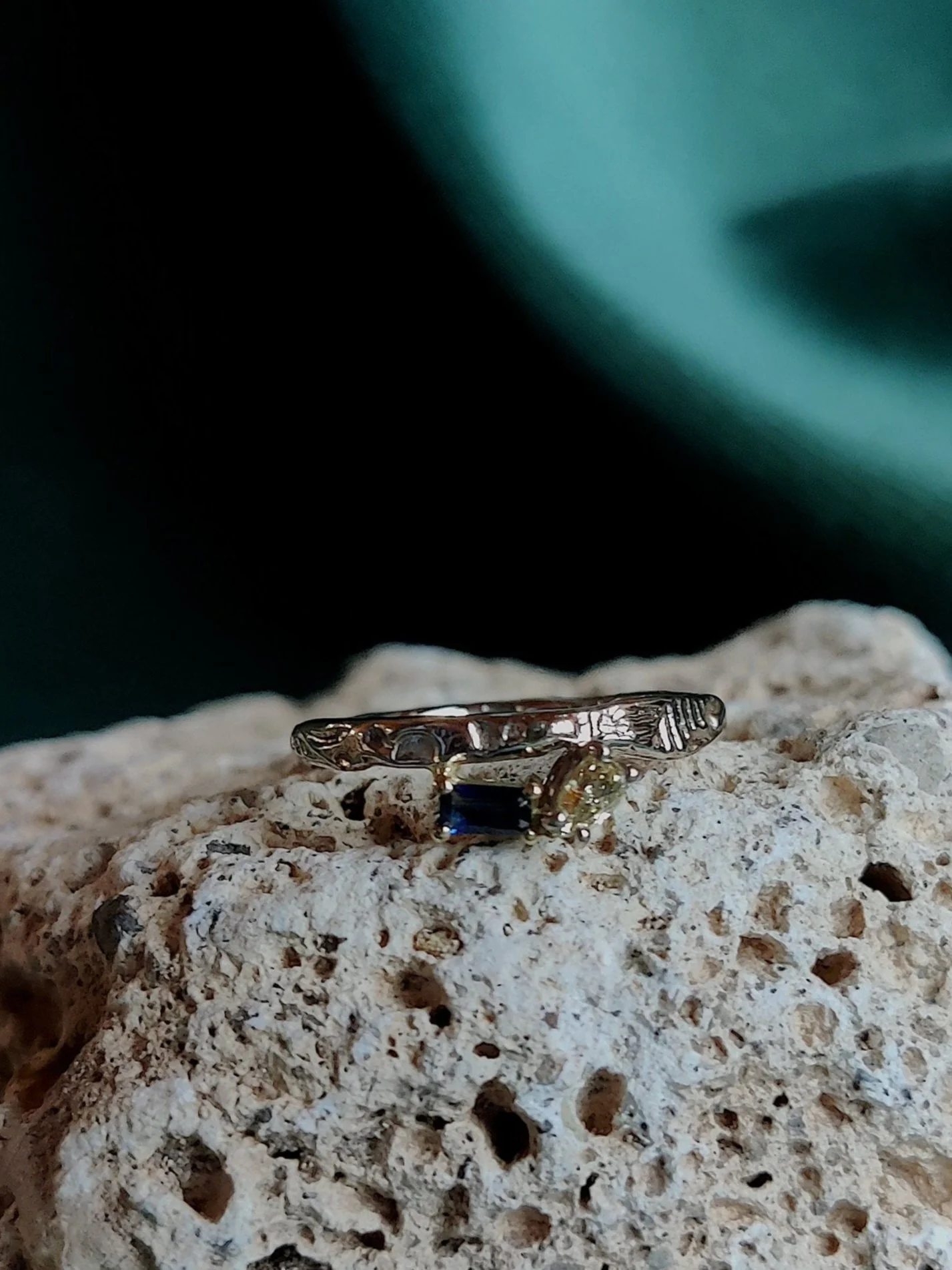 Ring in 18K witgoud met diamant en saffier: Louise