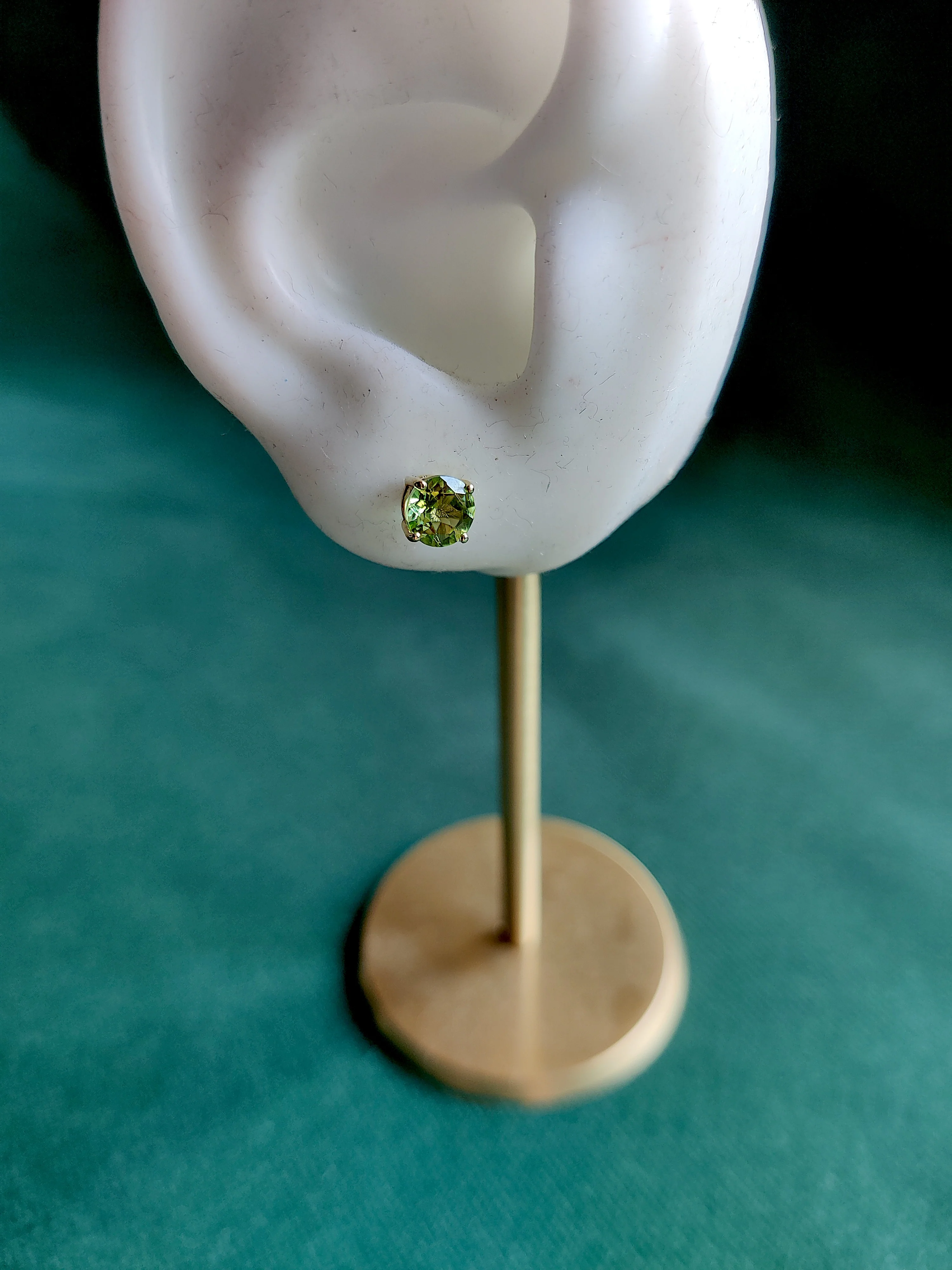 Oorbel in 14k geel goud met peridoot - Augusti