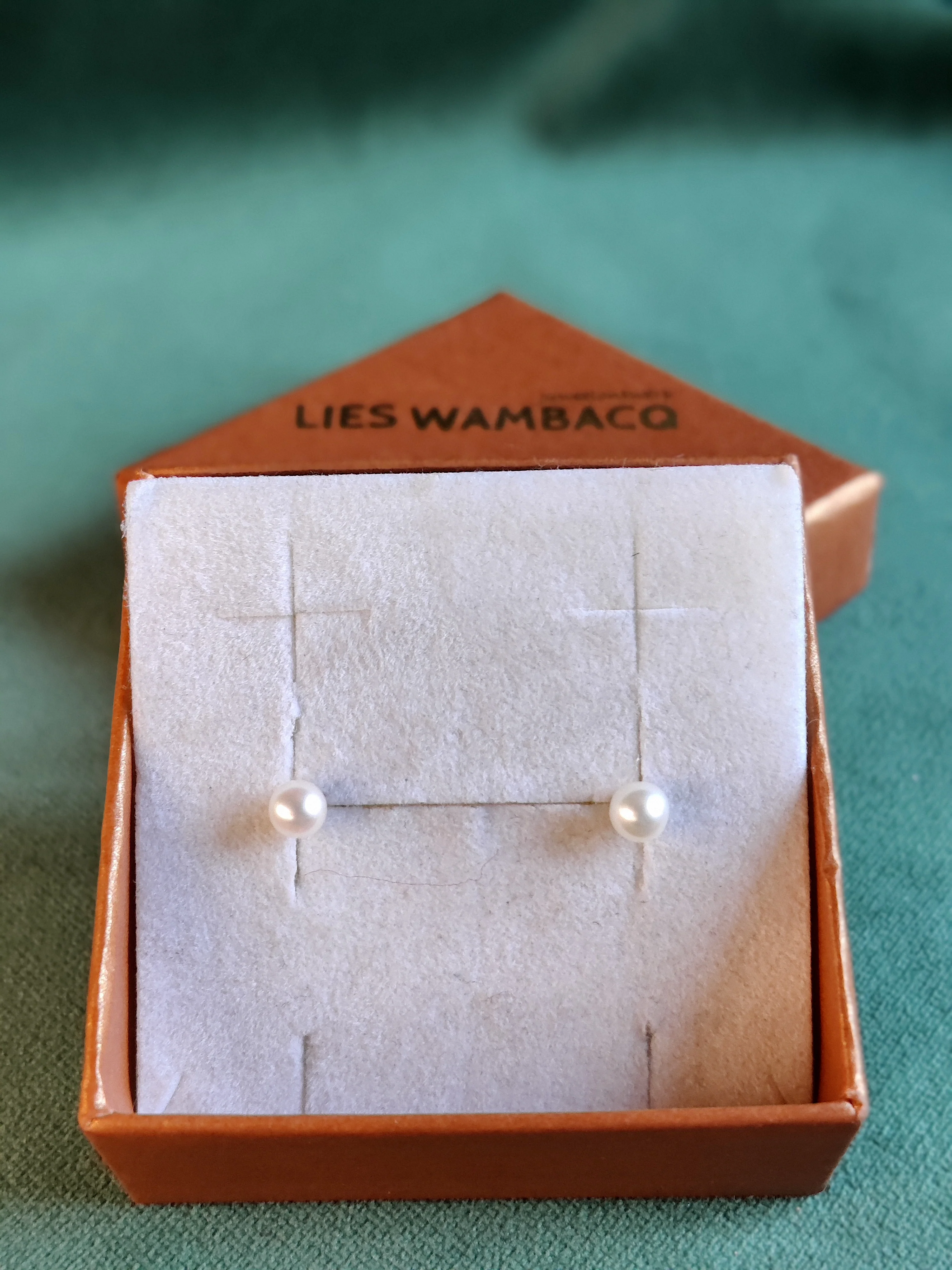 Oorbel in 14k geel goud met zoetwaterparel 4,5mm : Ravi 1