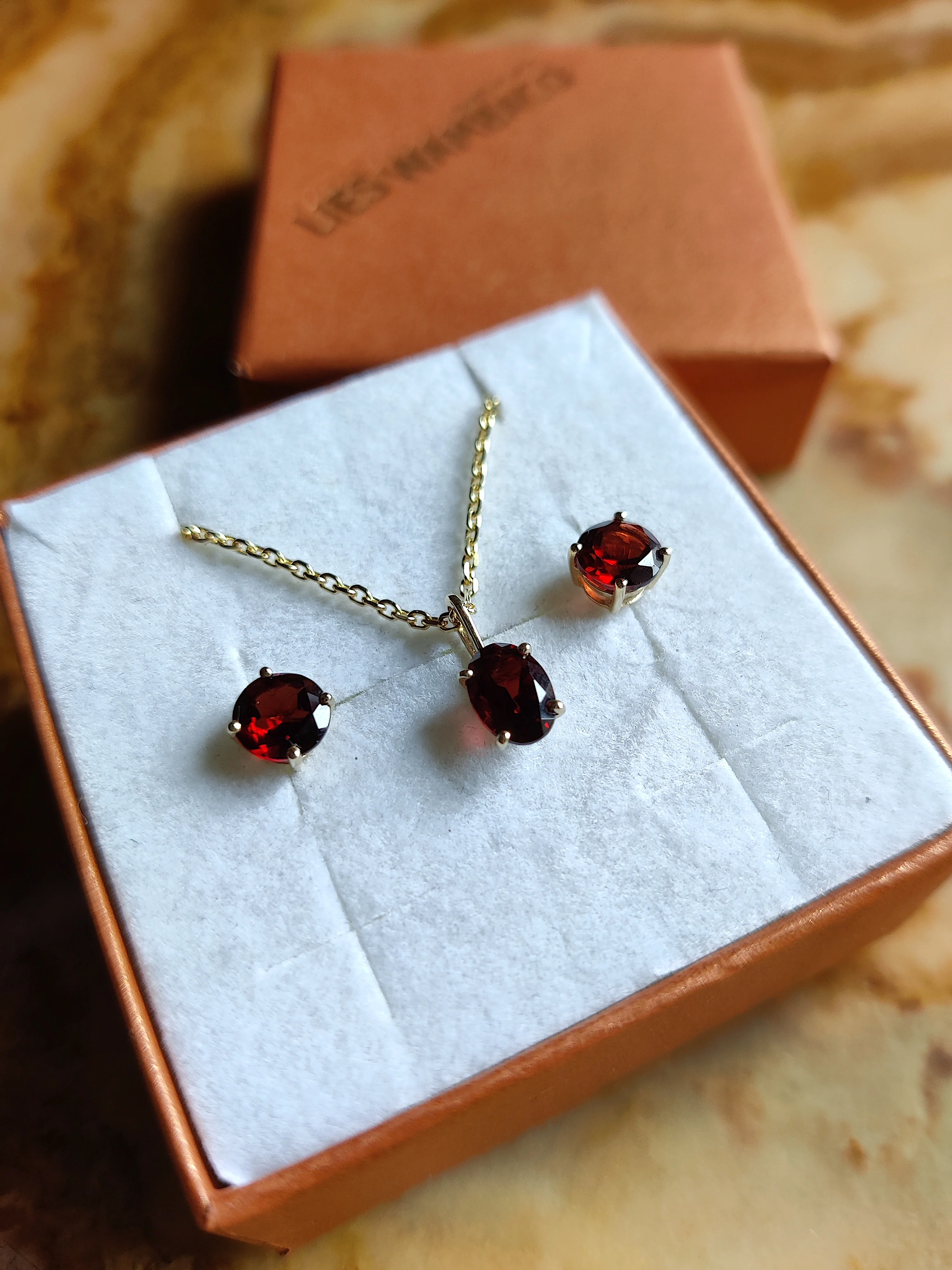 Hanger in 14k geel goud met granaat - Jani