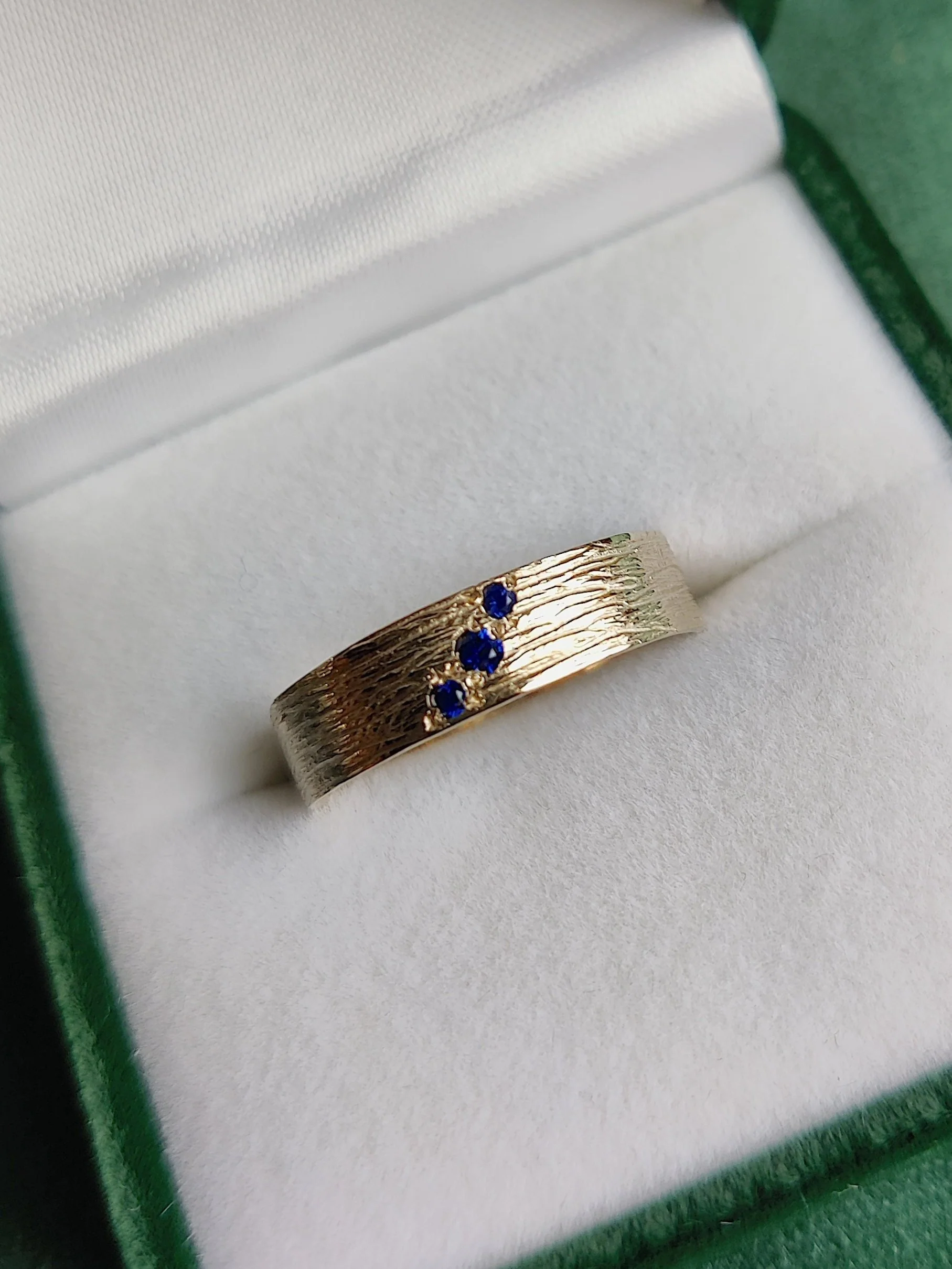 Ring in 18K champagne wit goud met blauwe saffier: Arwen