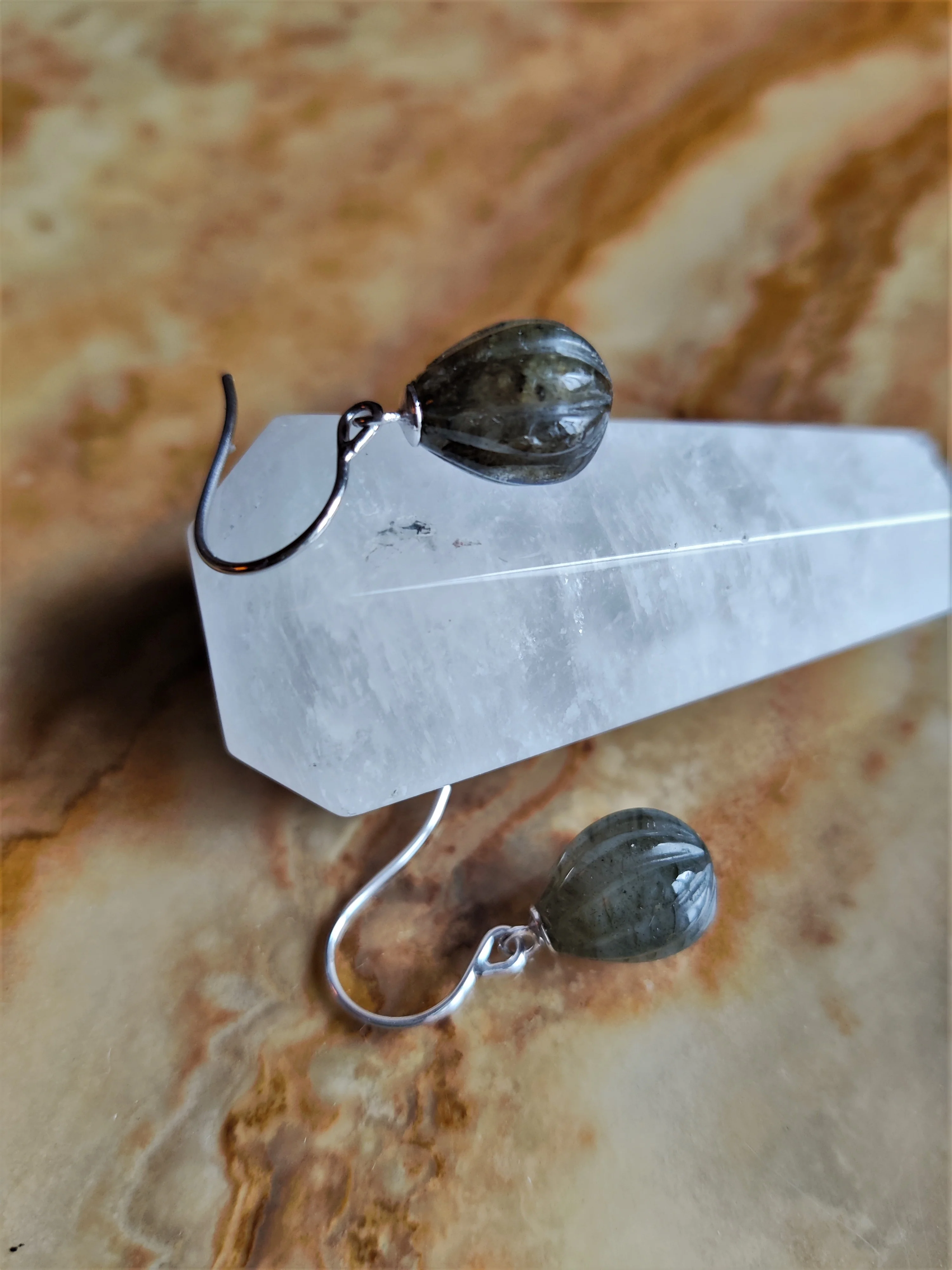 Oorbellen in 14K witgoud met labradoriet - Greta