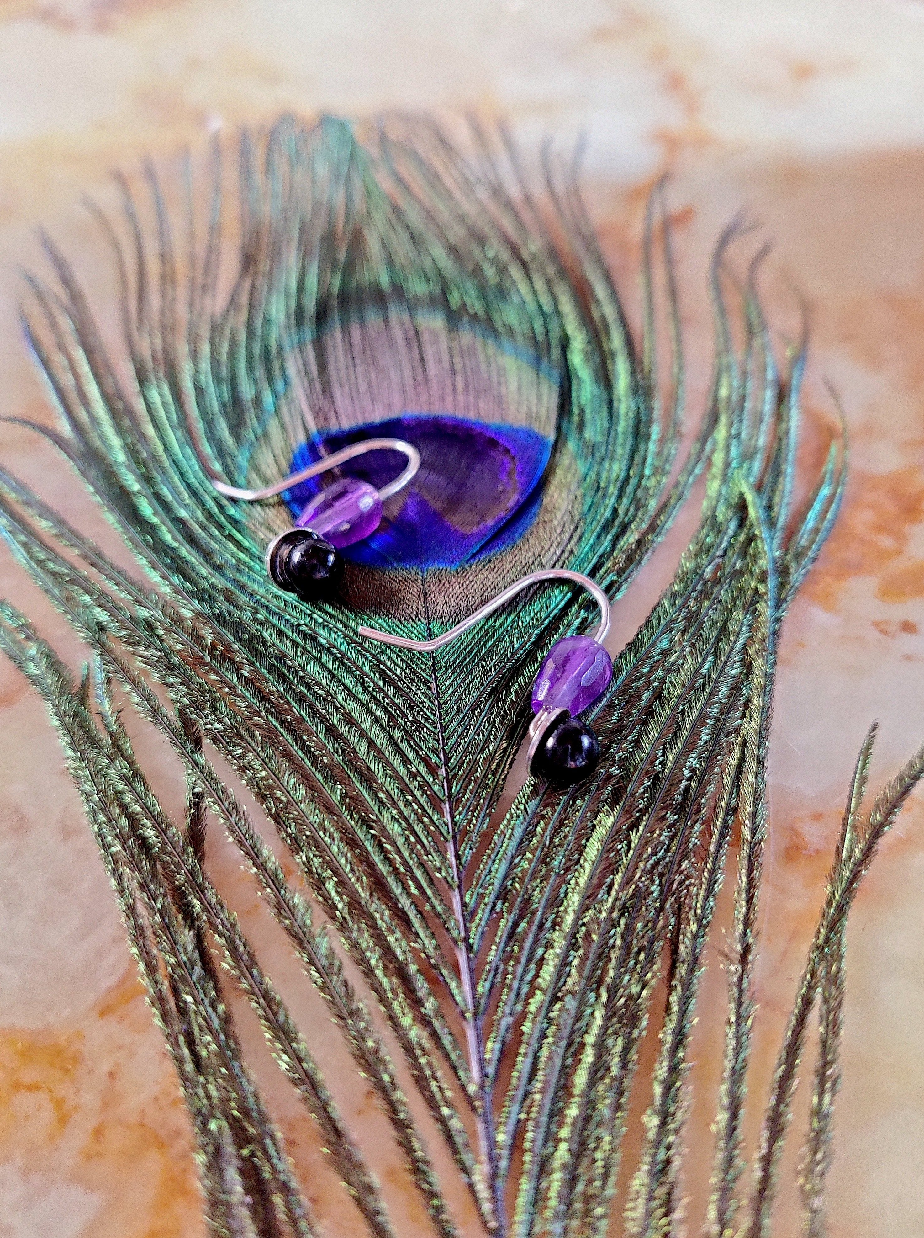 Oorbel in zilver met amethist en onyx: Violet.