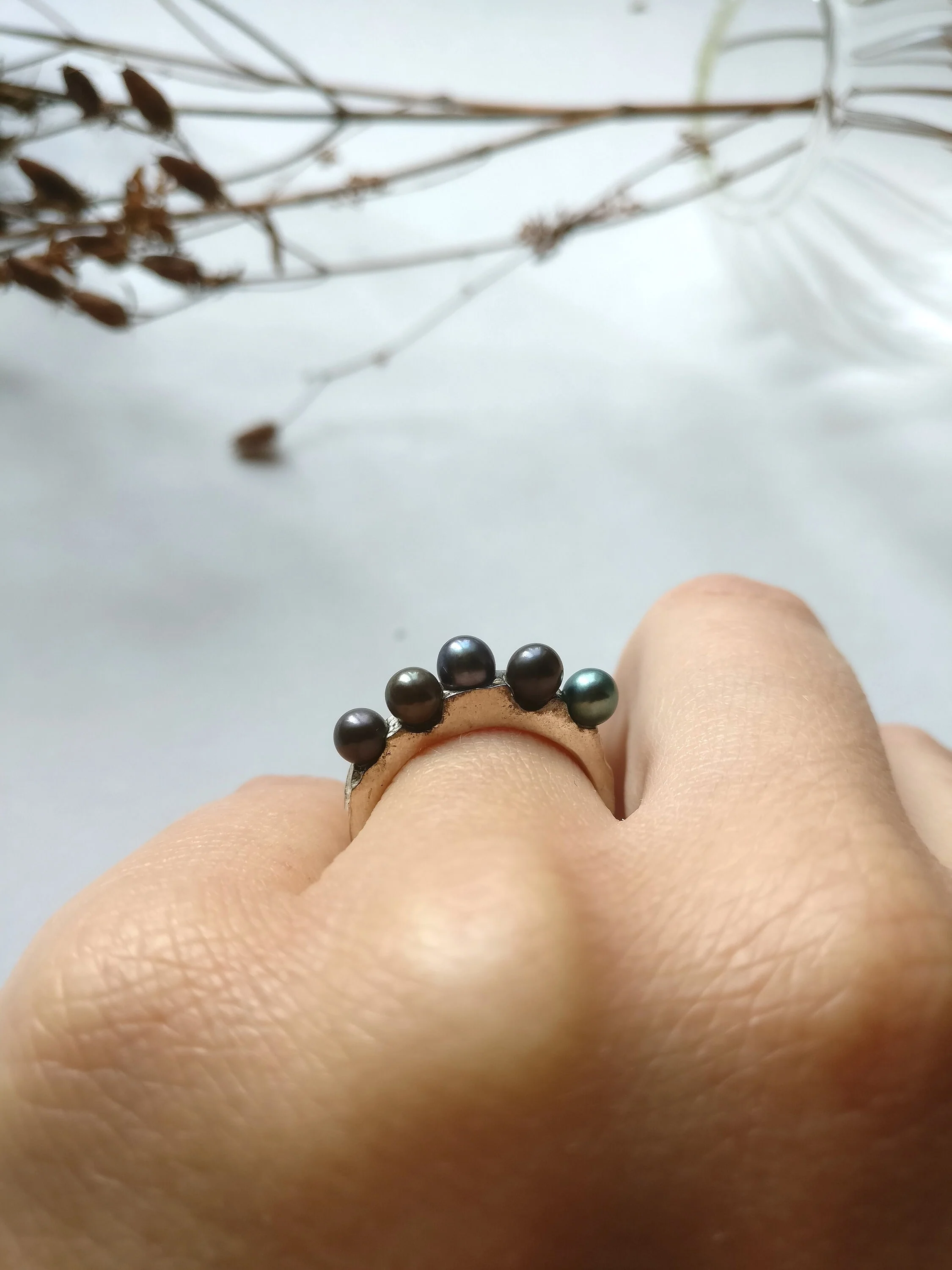 Zilveren ring met zwarte parels: Estee