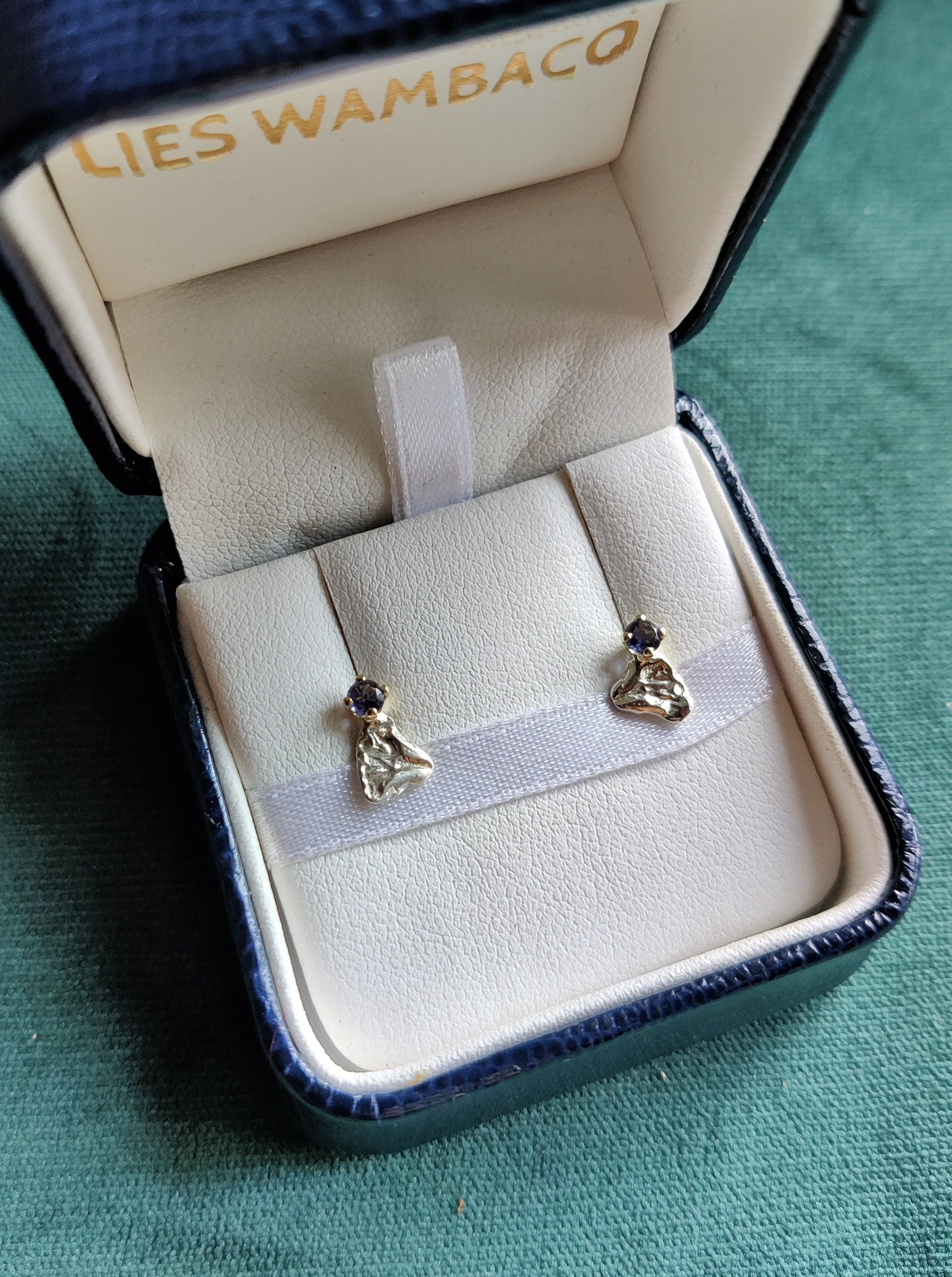 Oorbel in 14k geel goud met zilver blaadje en ioniet - Lena