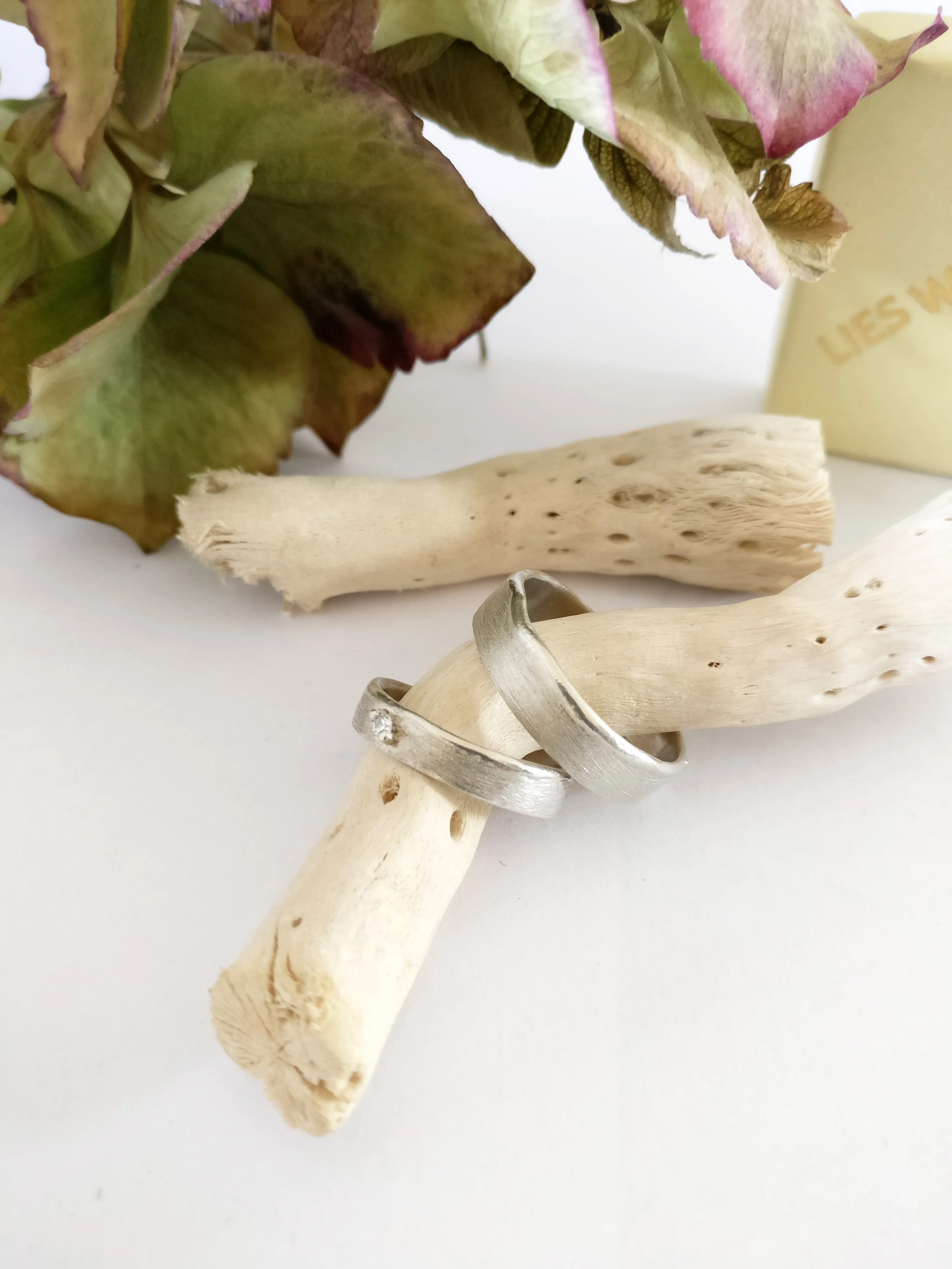 Trouwringen in 18k wit goud met diamant: William en Kate