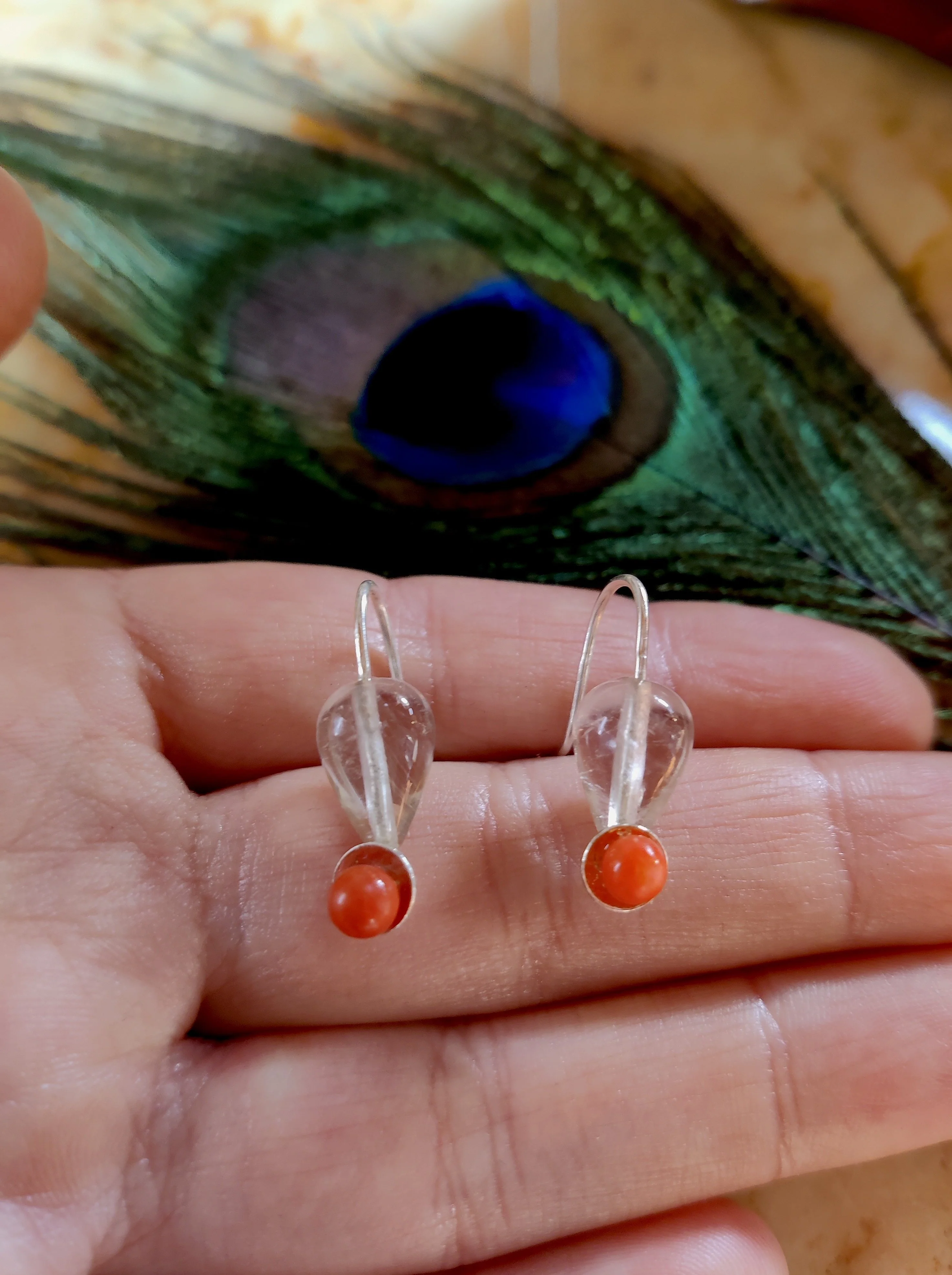 Oorbel in zilver met rozenkwarts en koraal: Juniper.