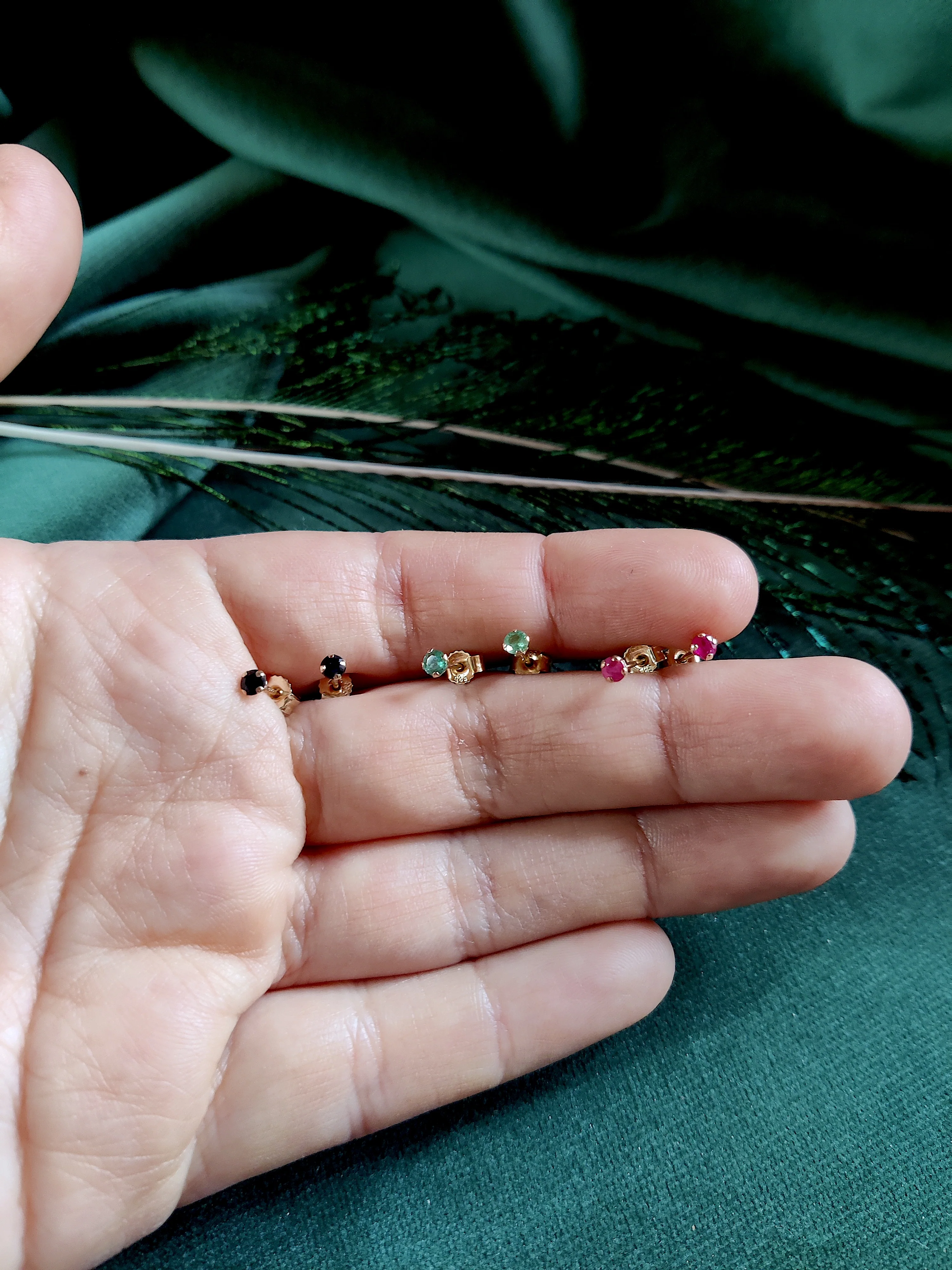 Oorbel in 14k goud met robijn, saffier of smaragd: Minnie