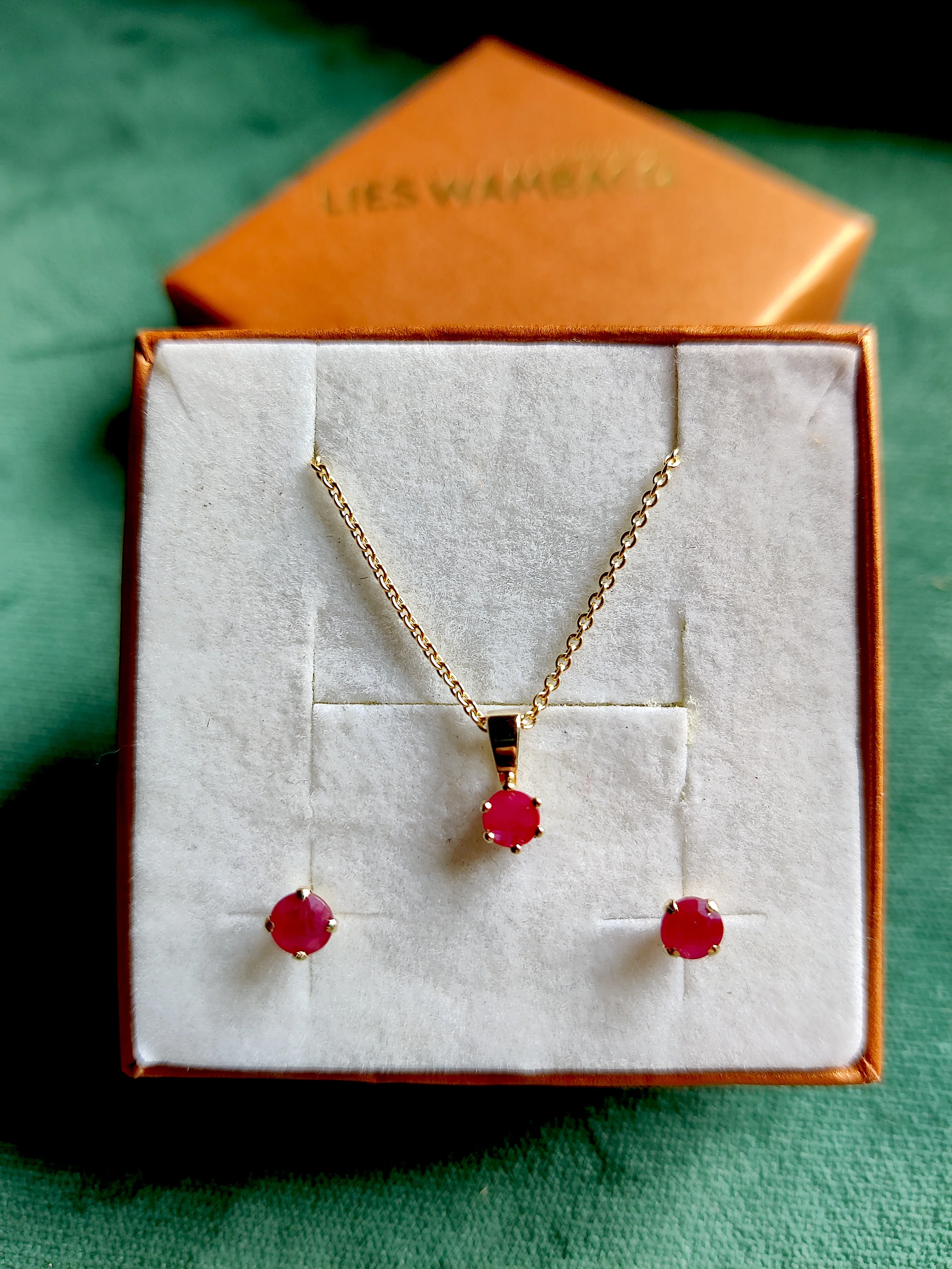 Hanger in 14k geel goud met robijn - Juli