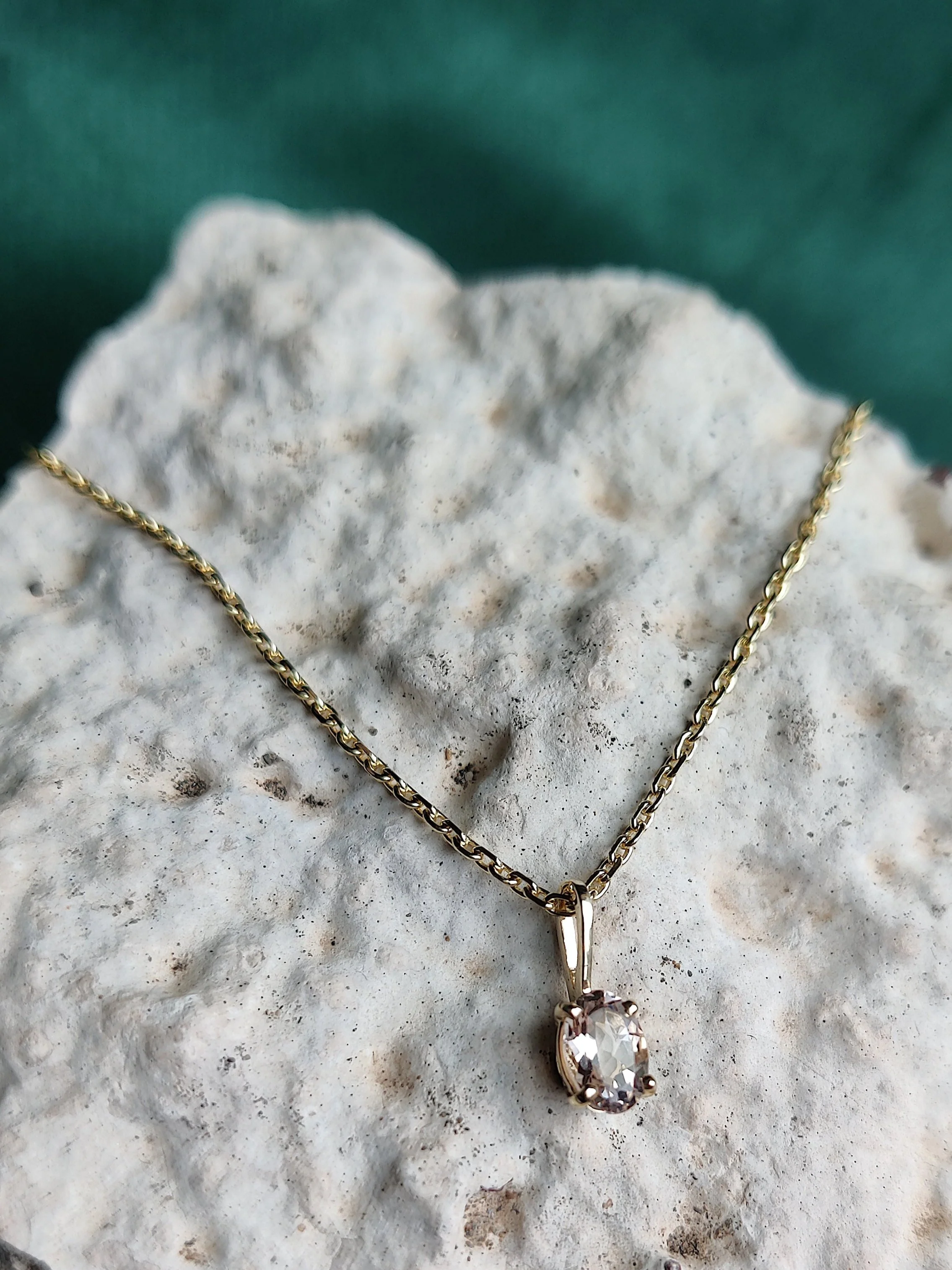 14k gouden hanger met een Morganiet: Morgan