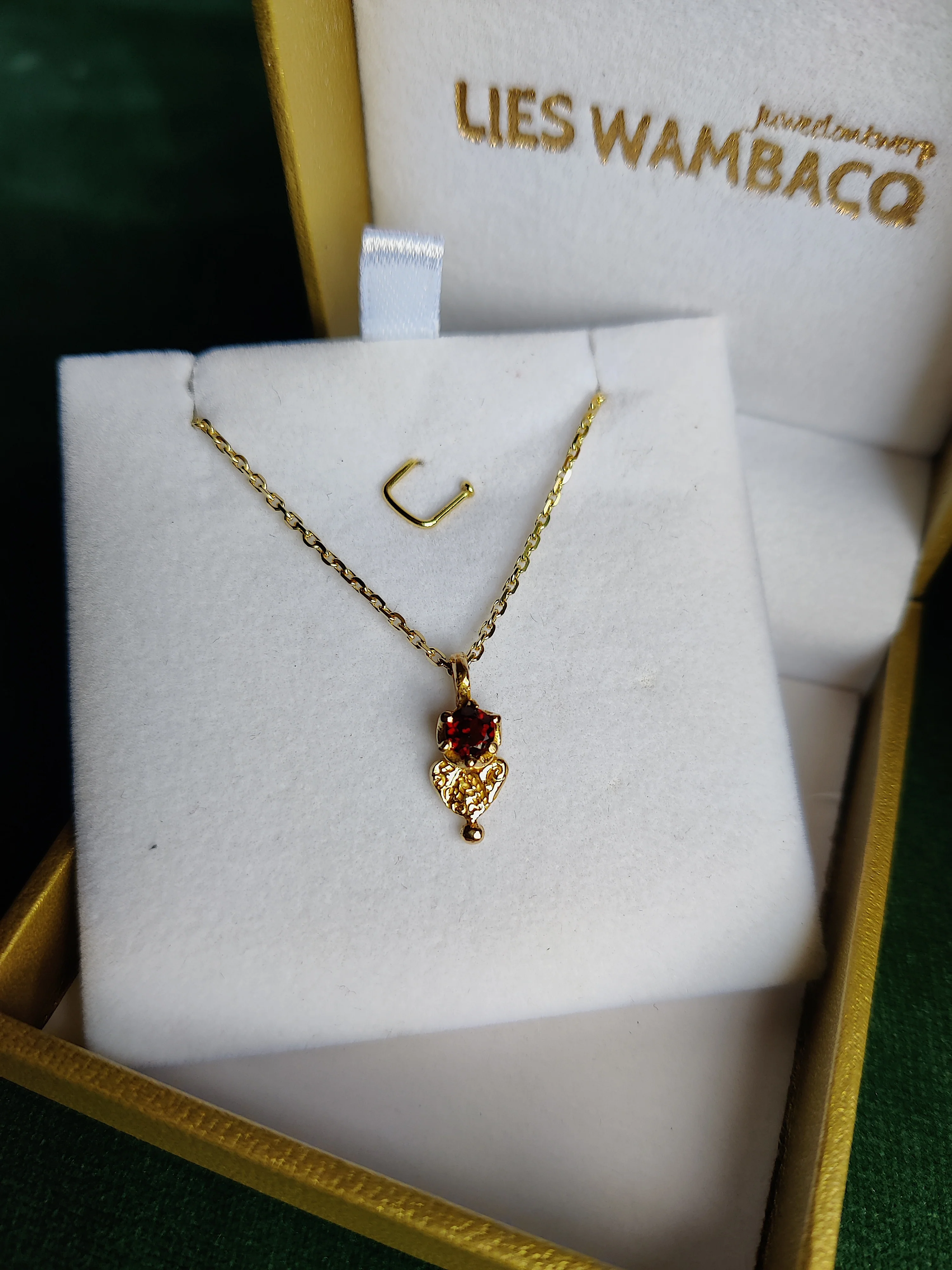 Hanger in 18k geel goud met granaat - Love