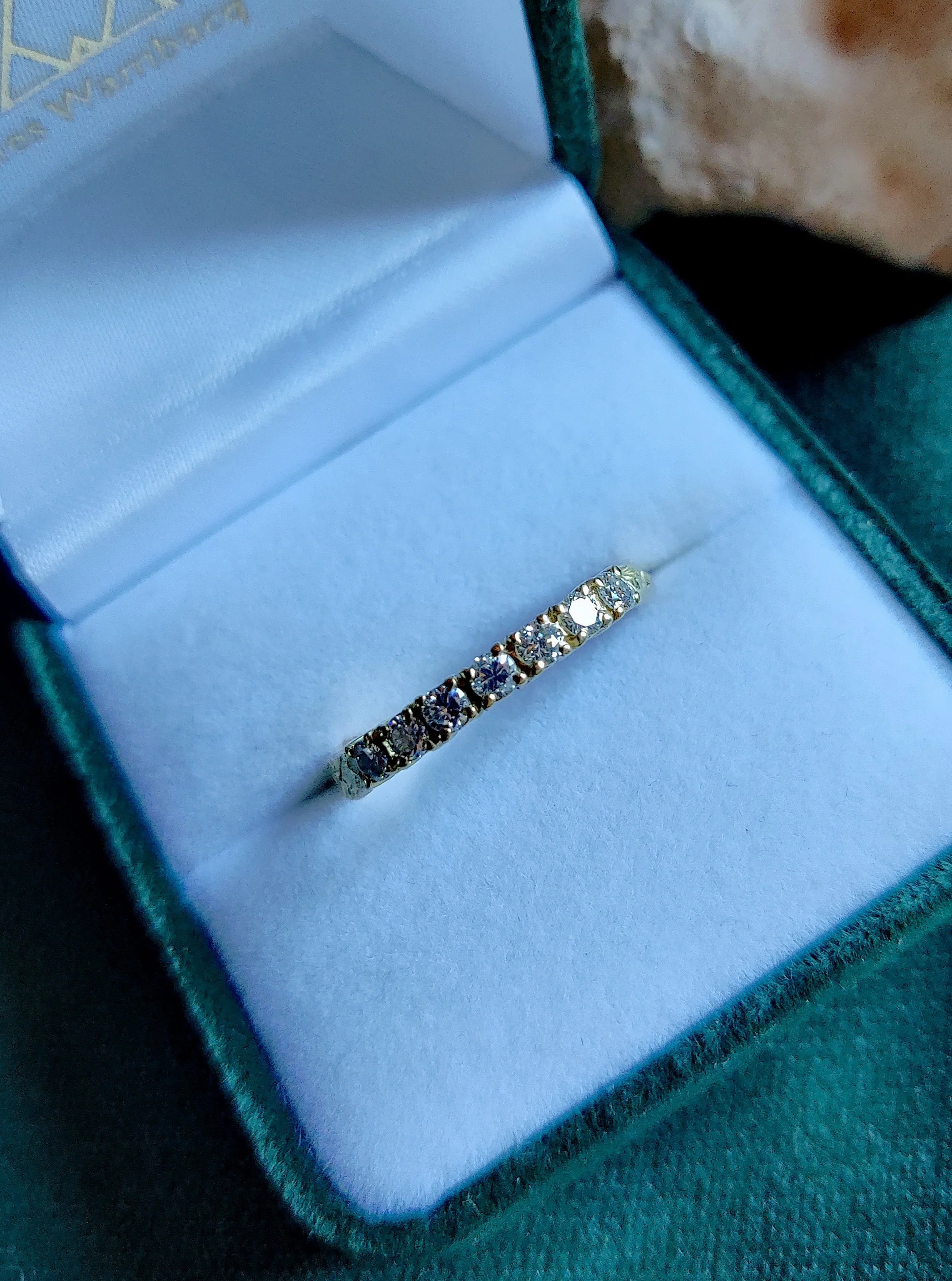 Ring in 18k geel goud met witte diamanten - Stien