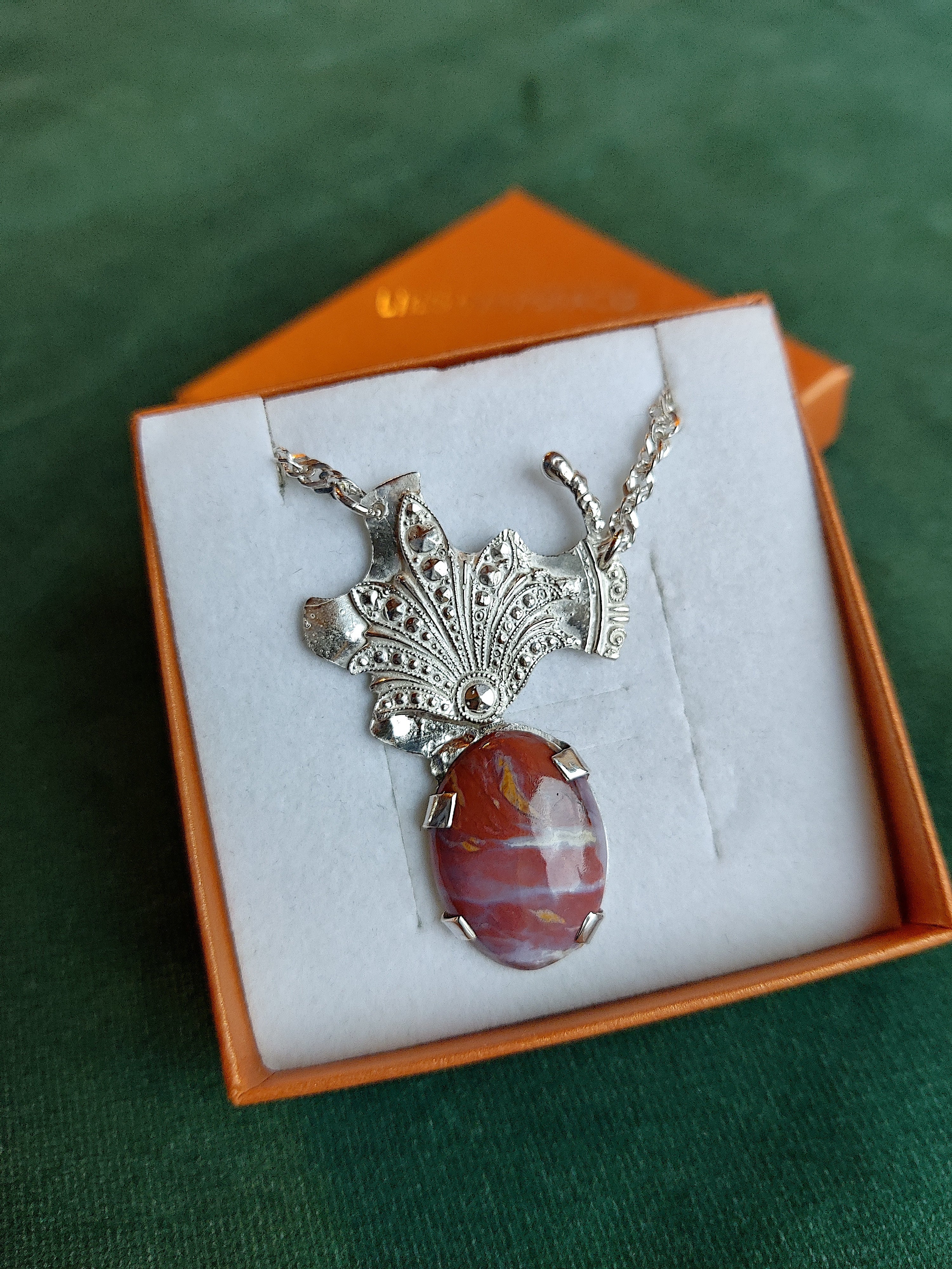 Zilveren halsketting met jaspis: Dahlia