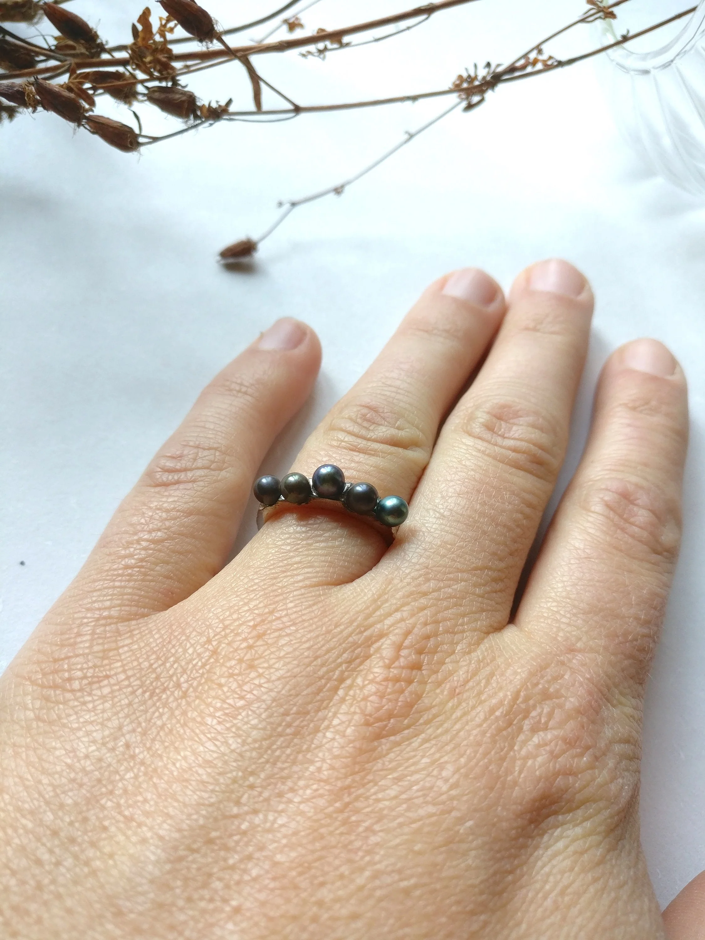 Zilveren ring met zwarte parels: Estee
