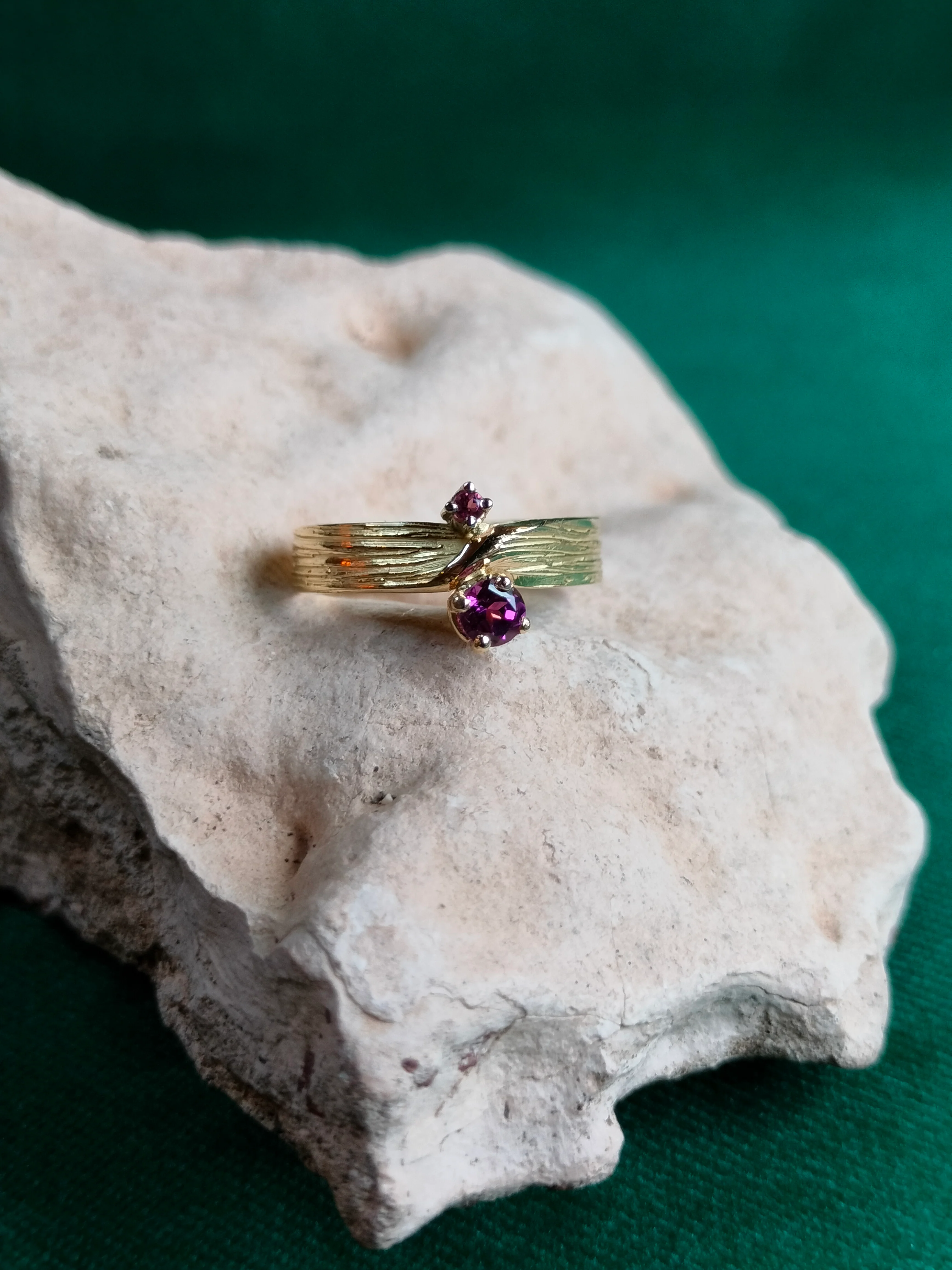 Ring in 18k geel goud met rhodoliet en rubeliet: Marloes