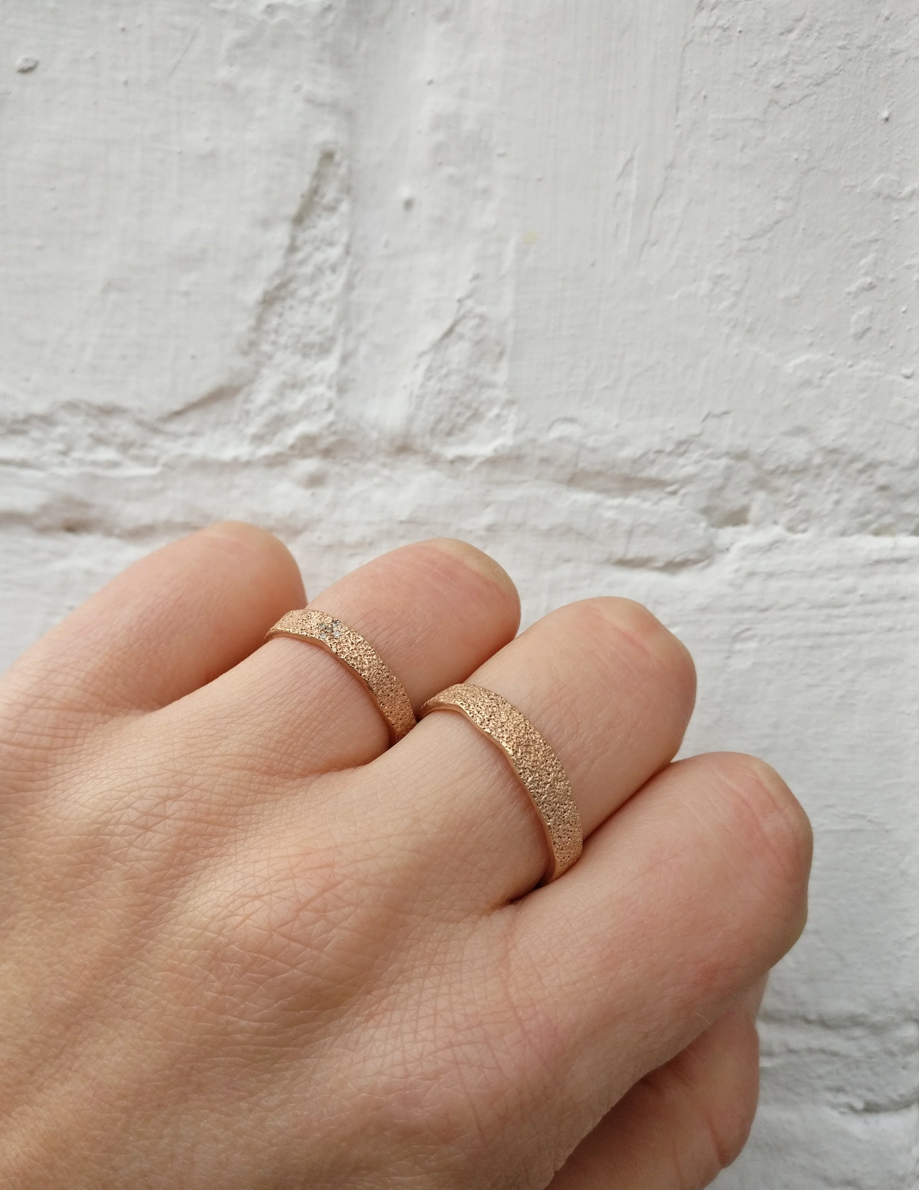 Trouwringen in 18k rosé goud met diamant: Helena en Paris