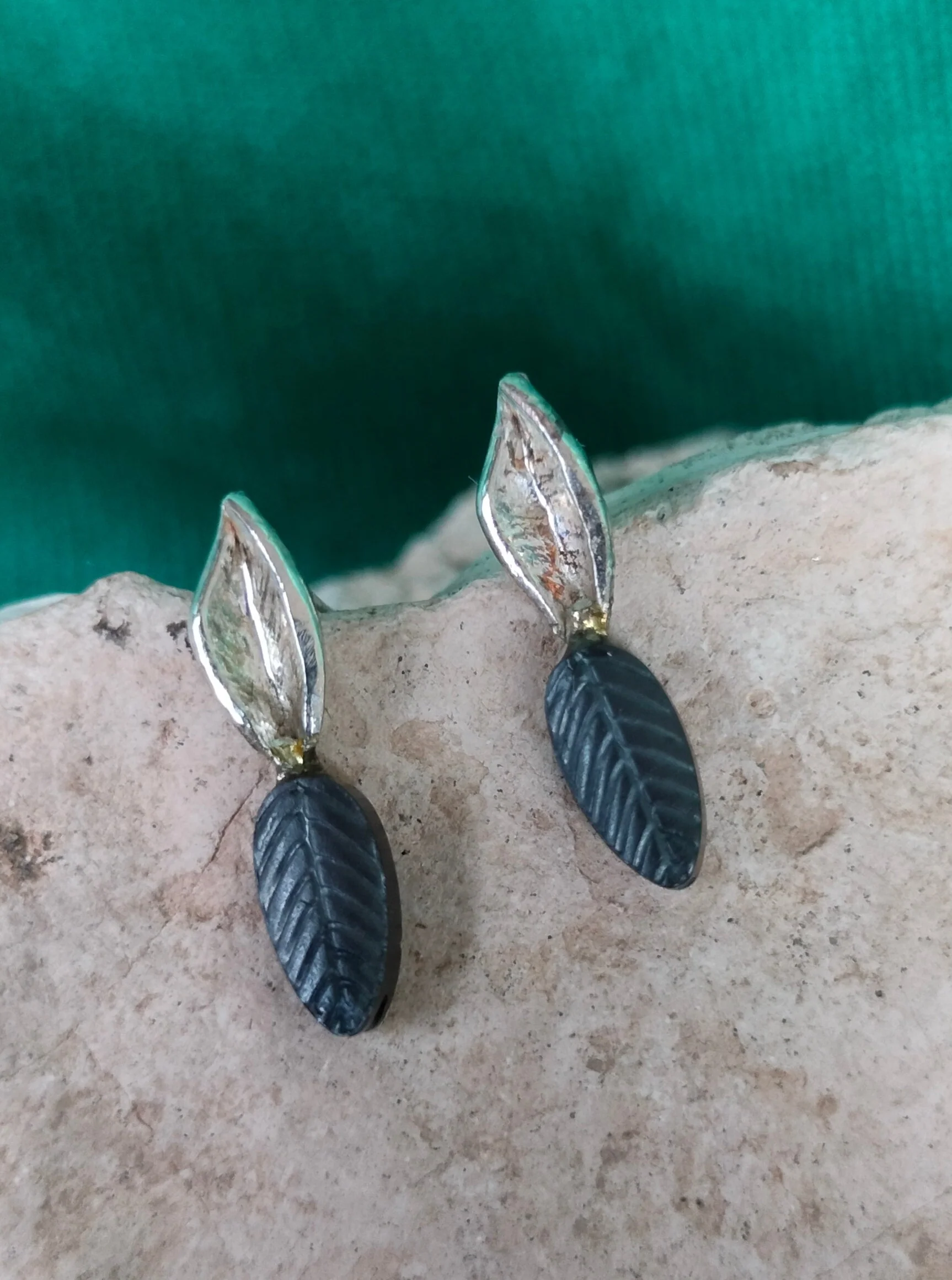 Oorbellen in zilver met hematiet veer - Trees