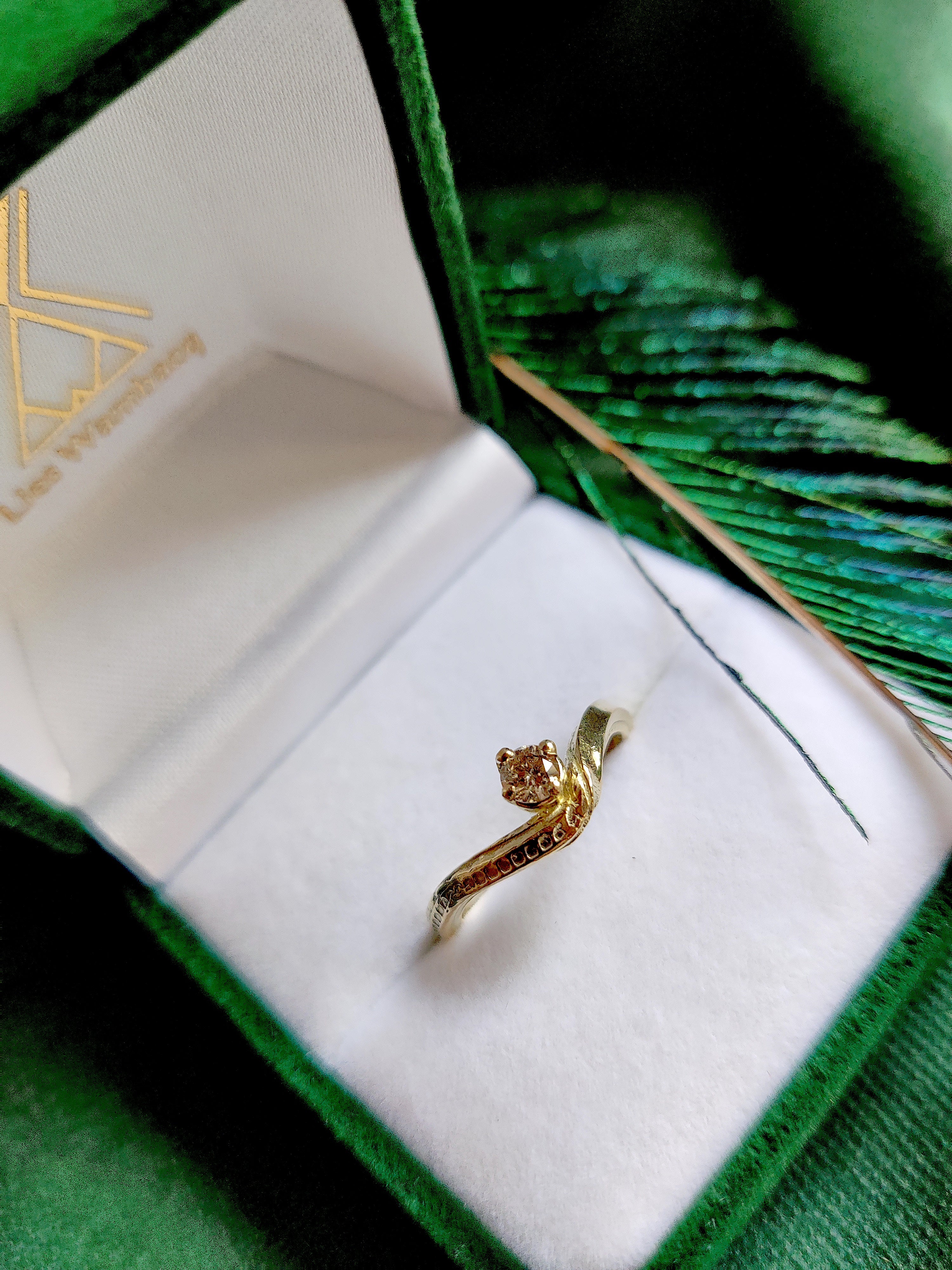 Ring in 14k geel goud met bruine diamant: Saura