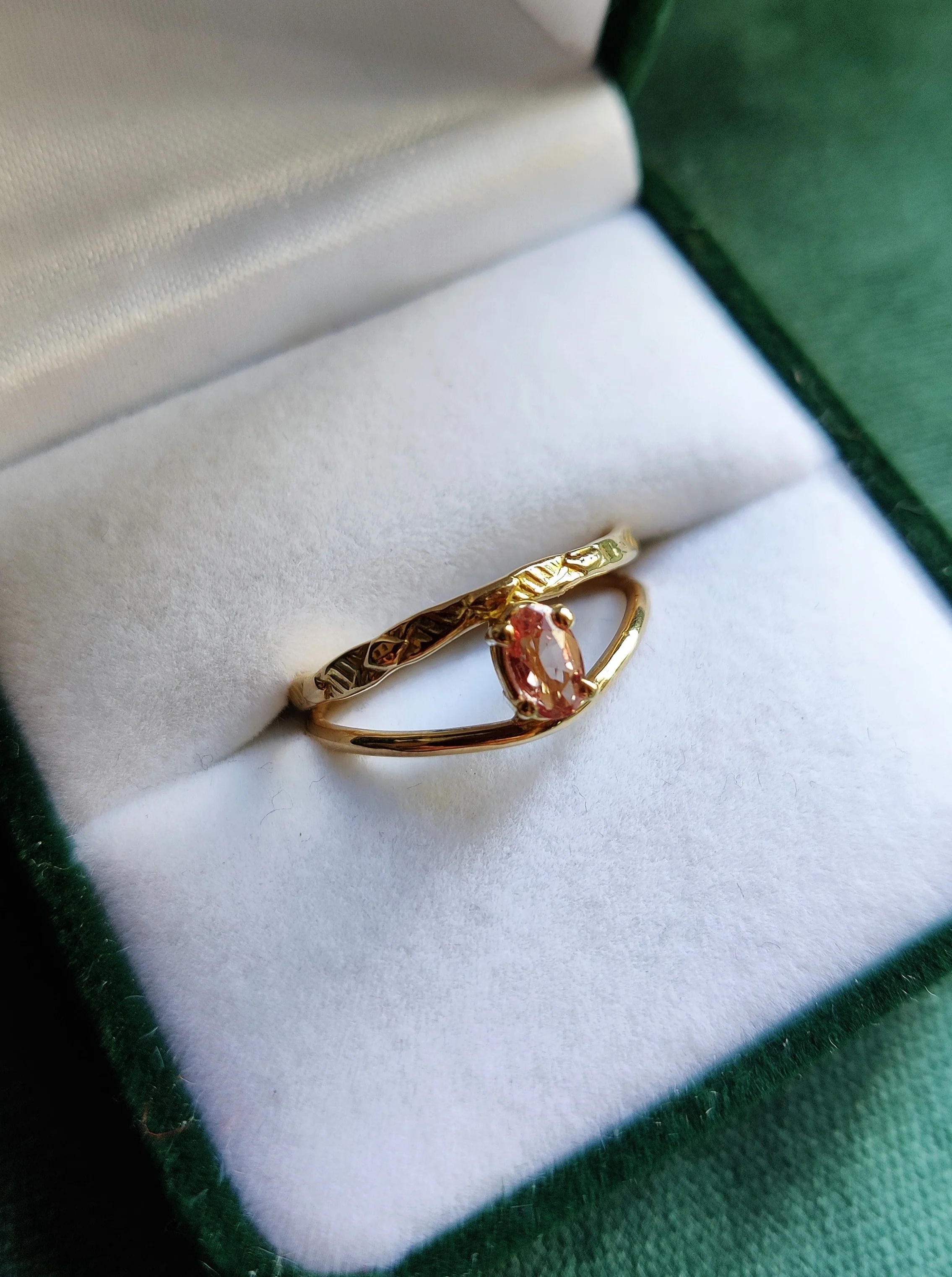 Ring in 18k geel goud met roze saffier - Sofie