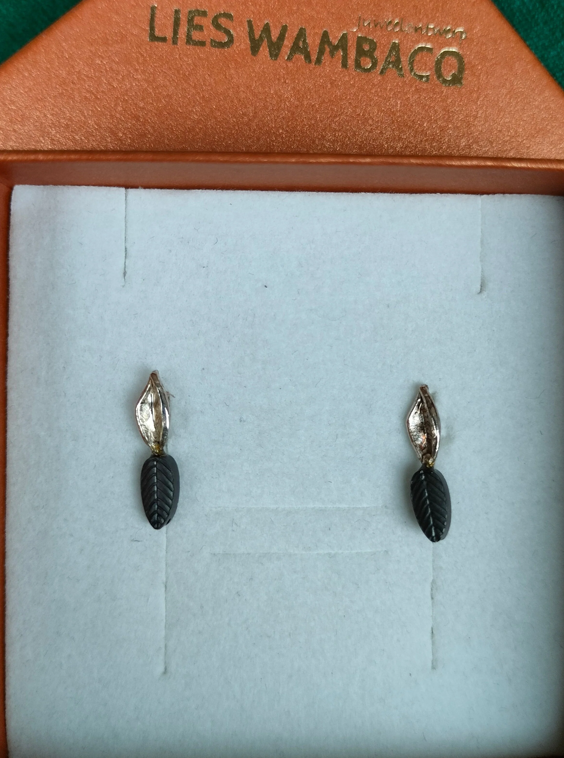 Oorbellen in zilver met hematiet veer - Trees