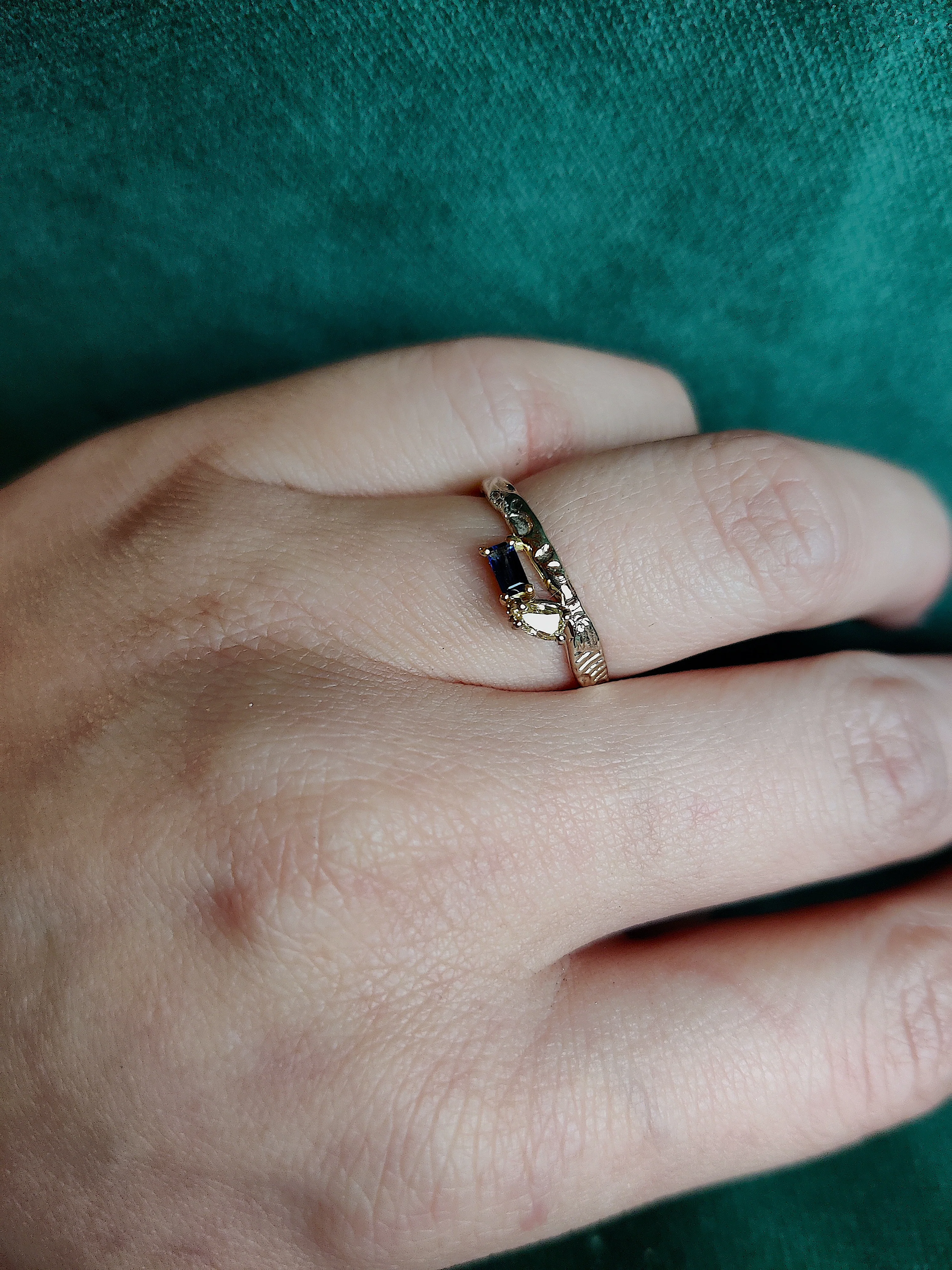 Ring in 18K witgoud met diamant en saffier: Louise