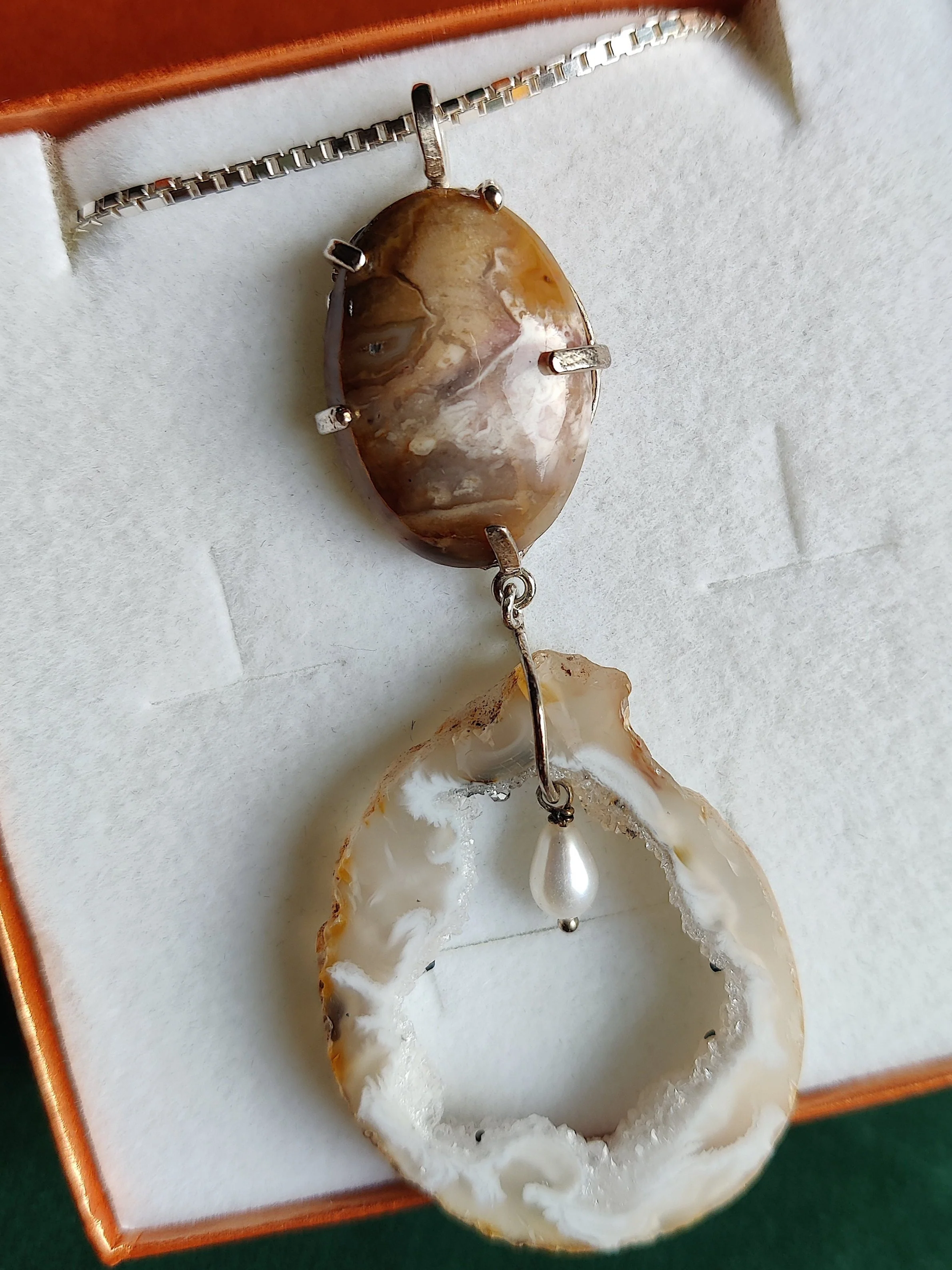 Zilvere hanger met jaspis, agaat en parel: Caro